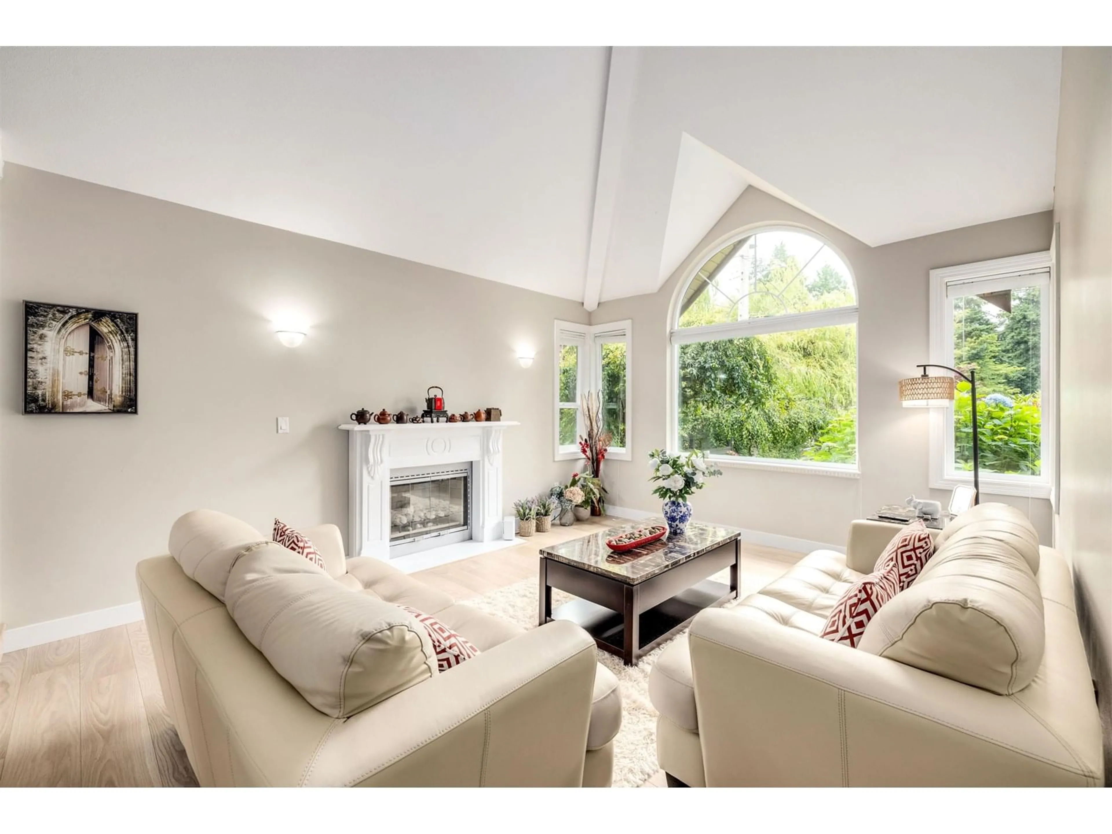 Living room with furniture, unknown for 12644 27A, Surrey British Columbia V4A2N3