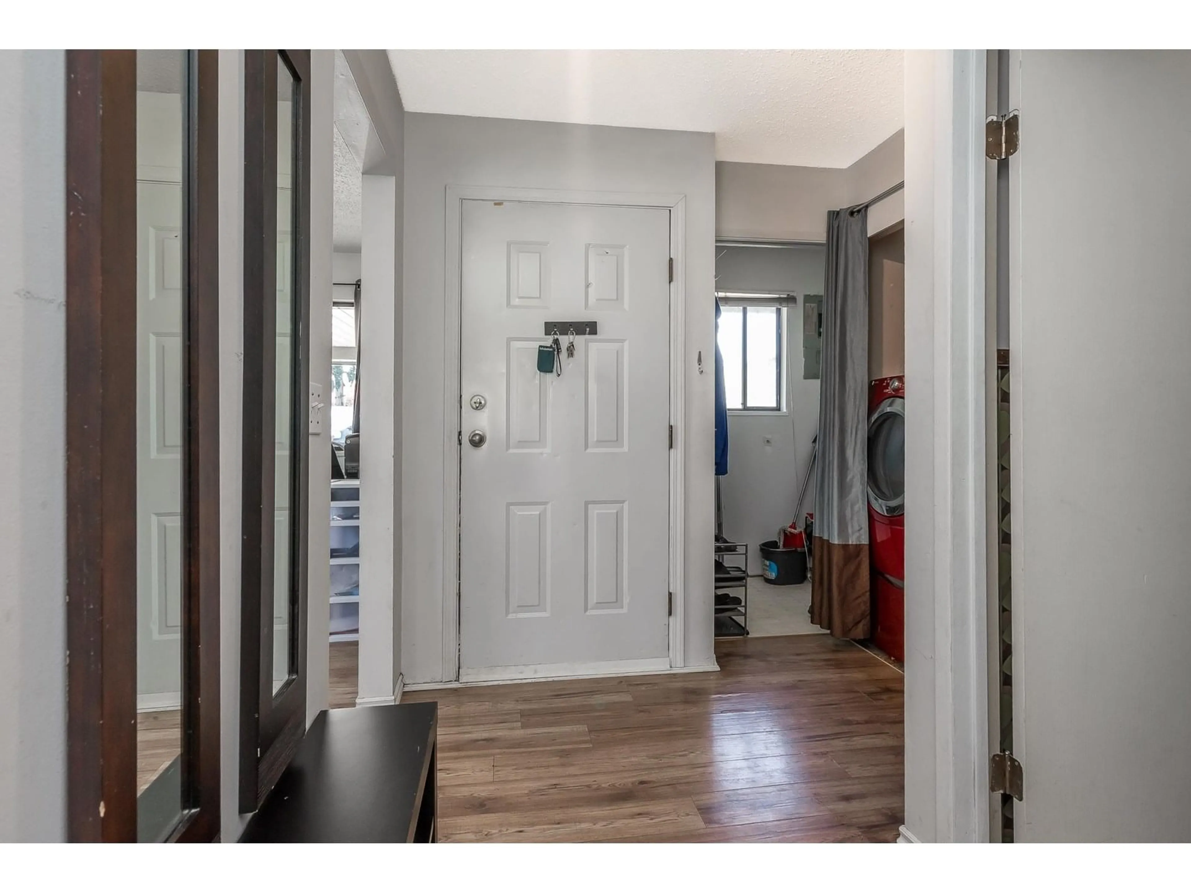 Indoor entryway for 19883 53, Langley British Columbia V3A6W2