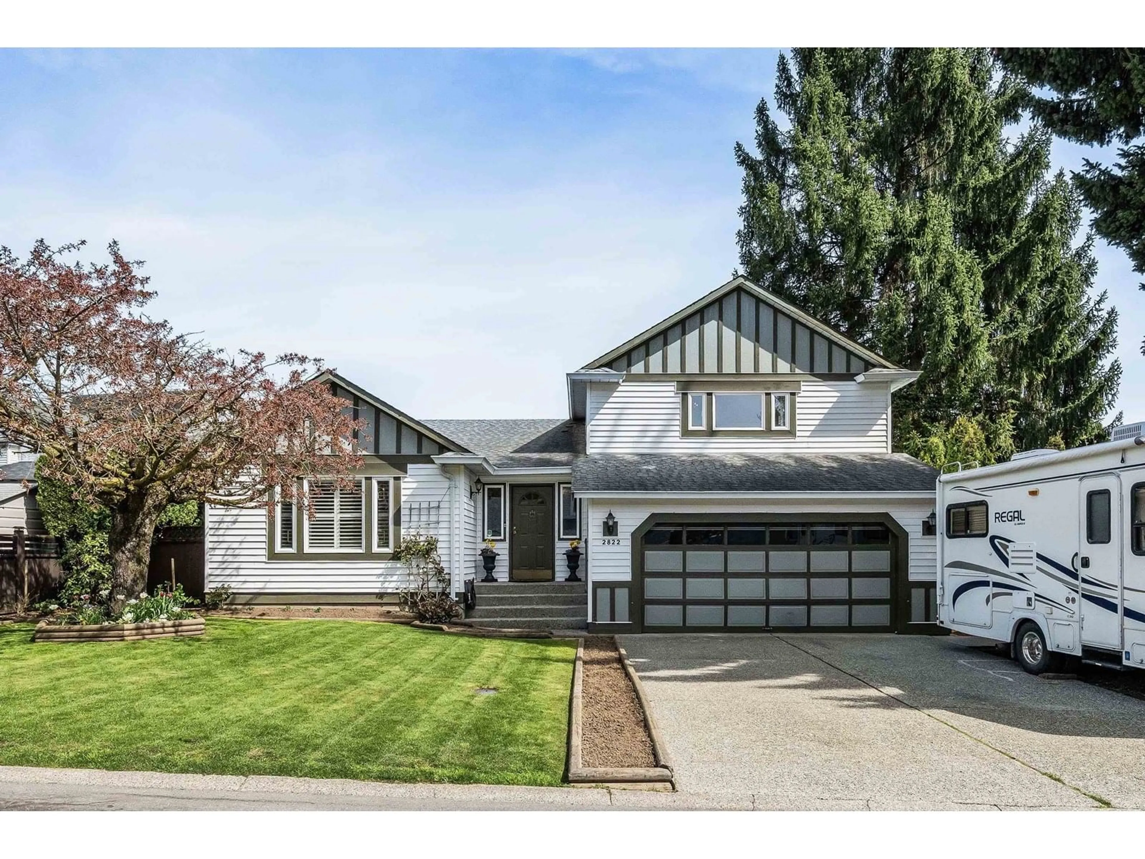 Home with vinyl exterior material, street for 2822 GARDNER, Abbotsford British Columbia V2T5E1