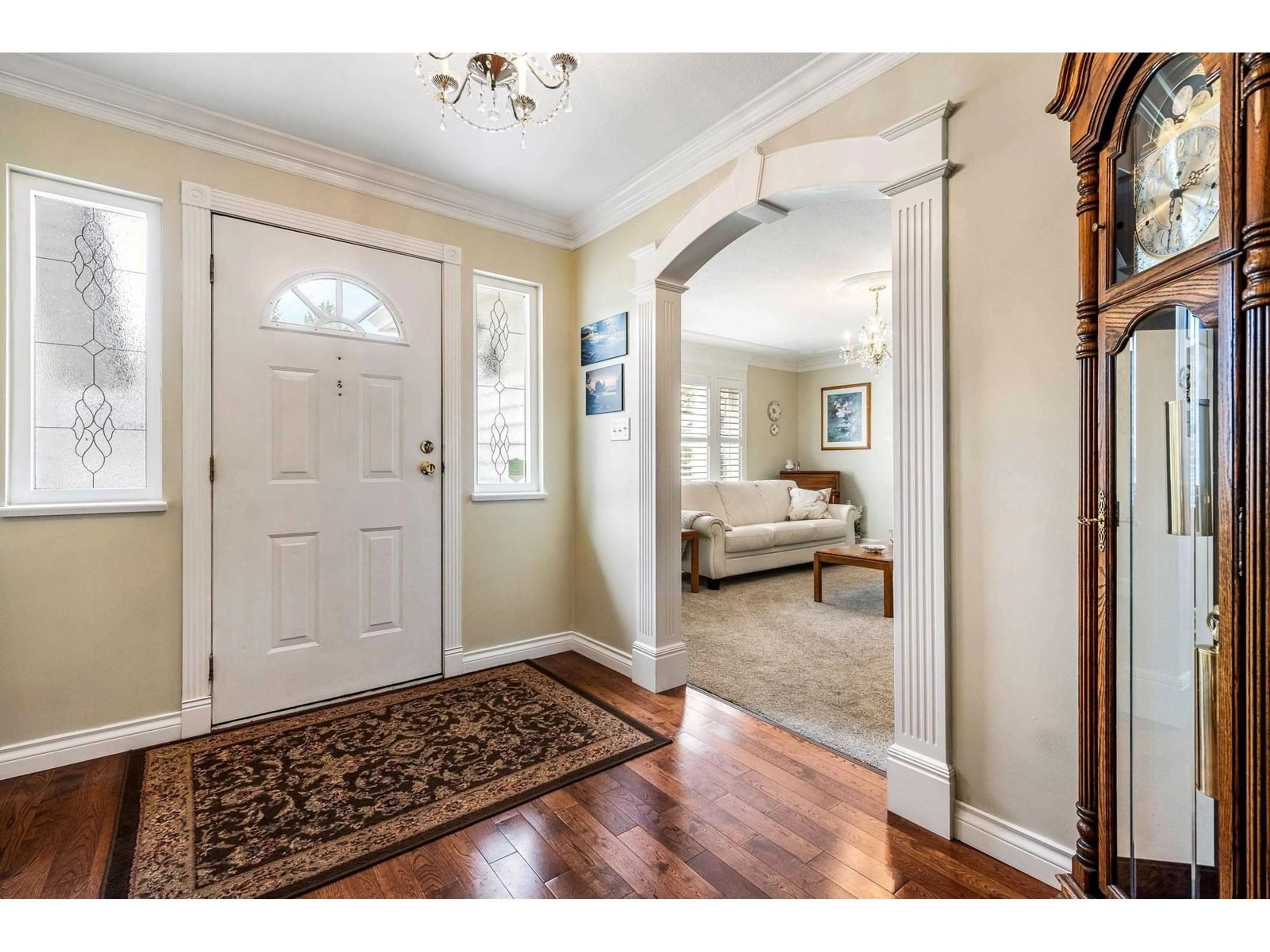Indoor entryway for 2822 GARDNER, Abbotsford British Columbia V2T5E1