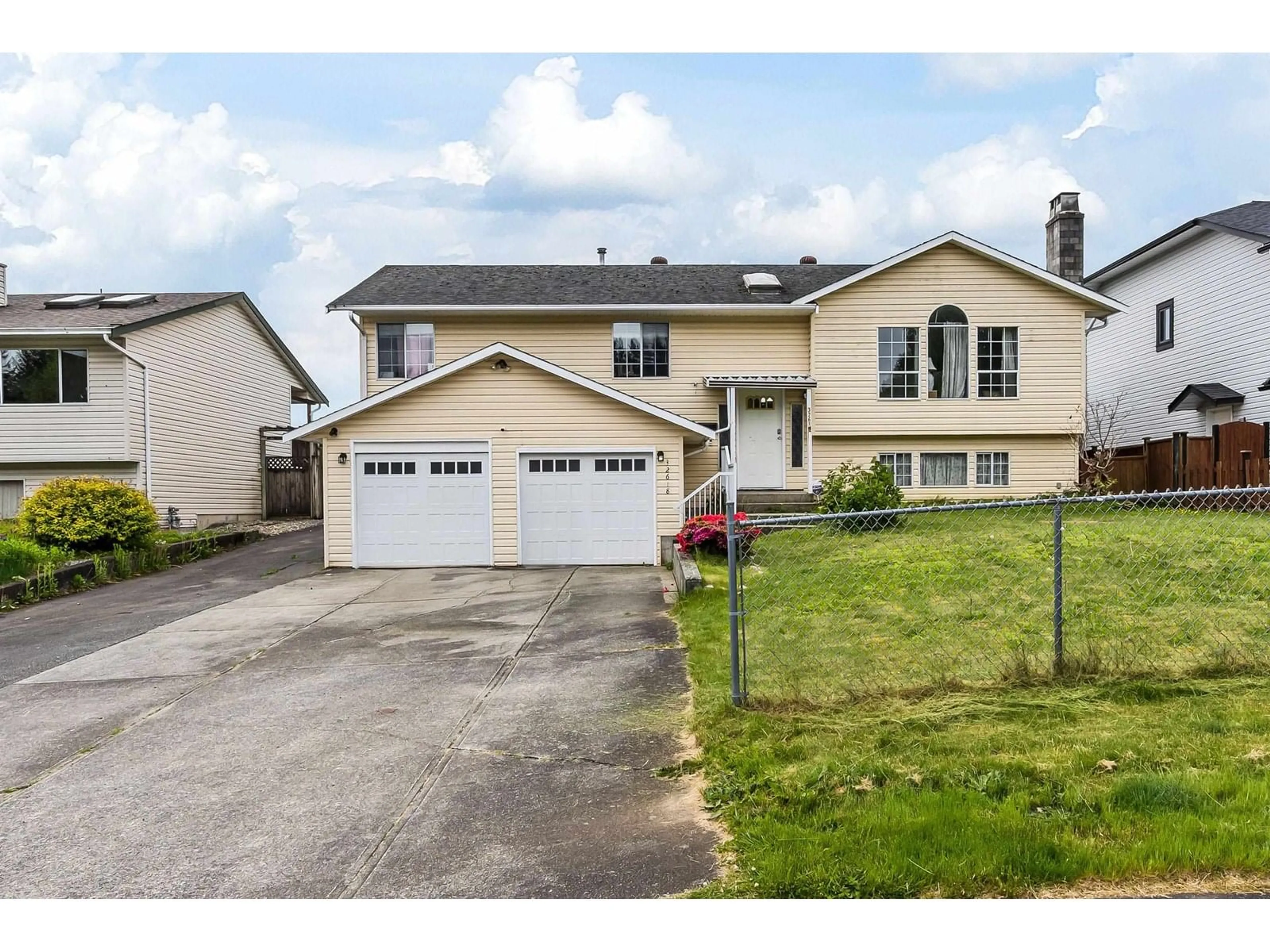 Home with vinyl exterior material, street for 32618 WILLIAMS, Mission British Columbia V2V2H1