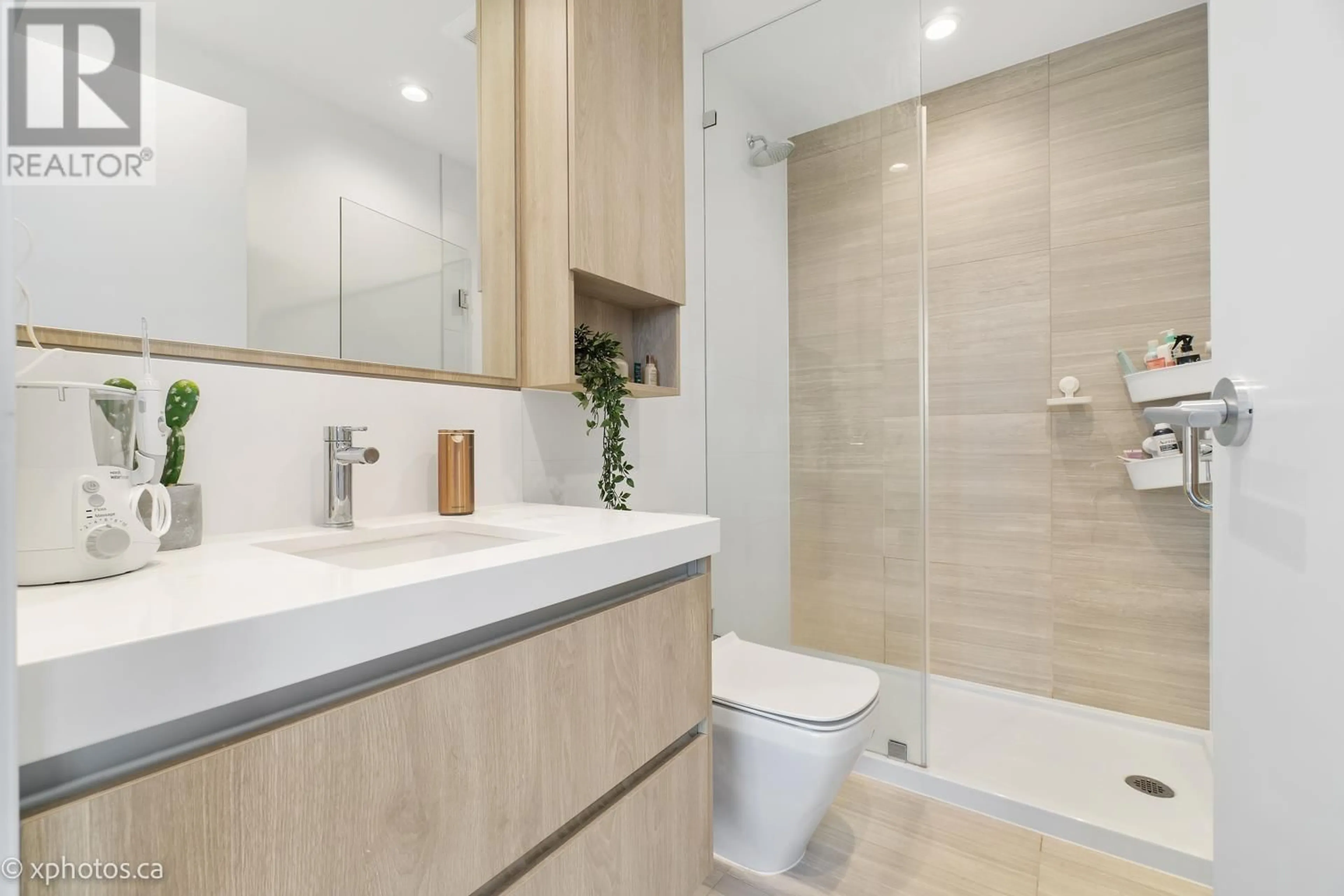 Standard bathroom, ceramic/tile floor for 3204 - 6080 MCKAY AVENUE, Burnaby British Columbia V5H0J4