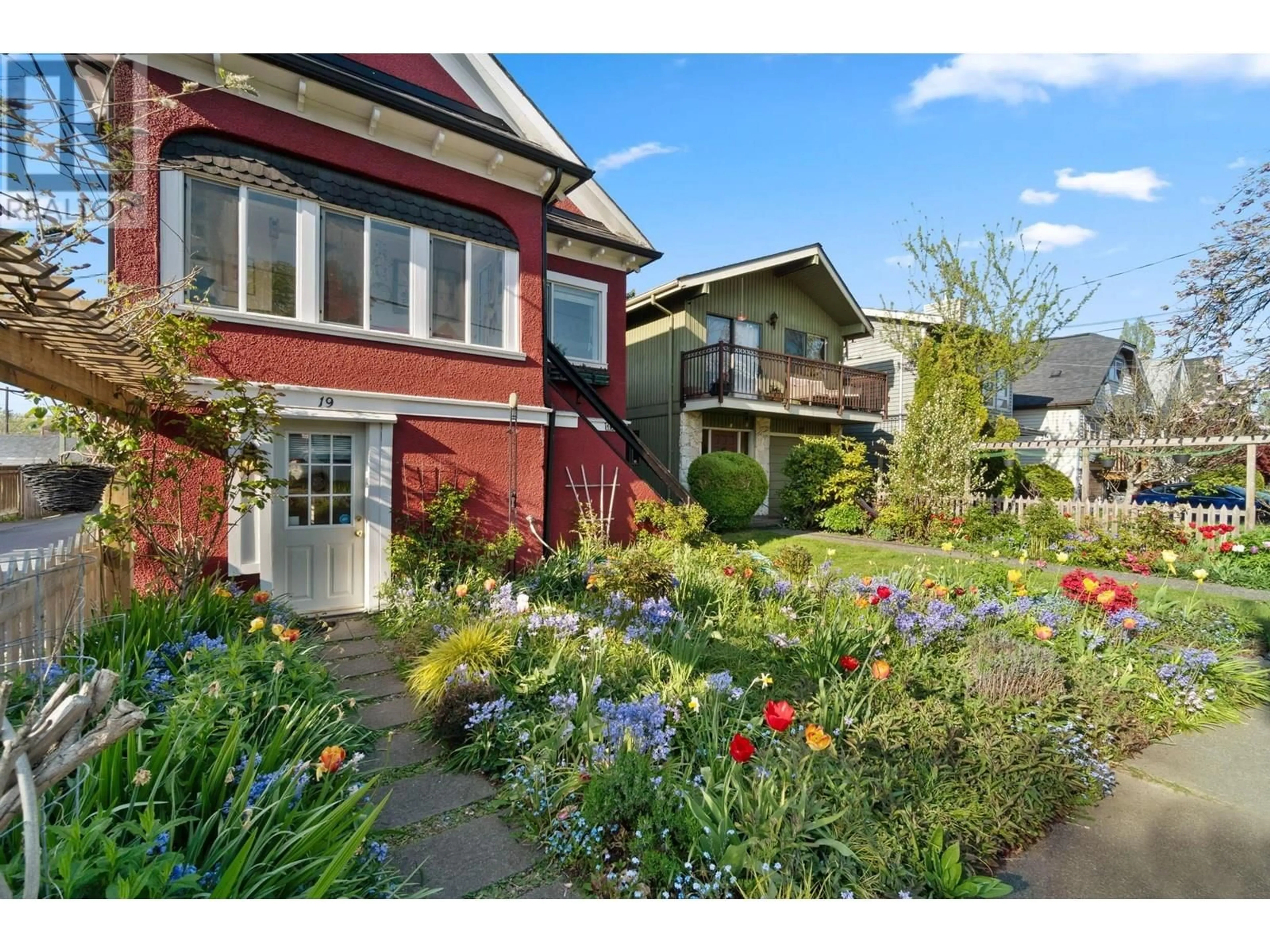 Patio, street for 19 26TH AVENUE, Vancouver British Columbia V5V2G6