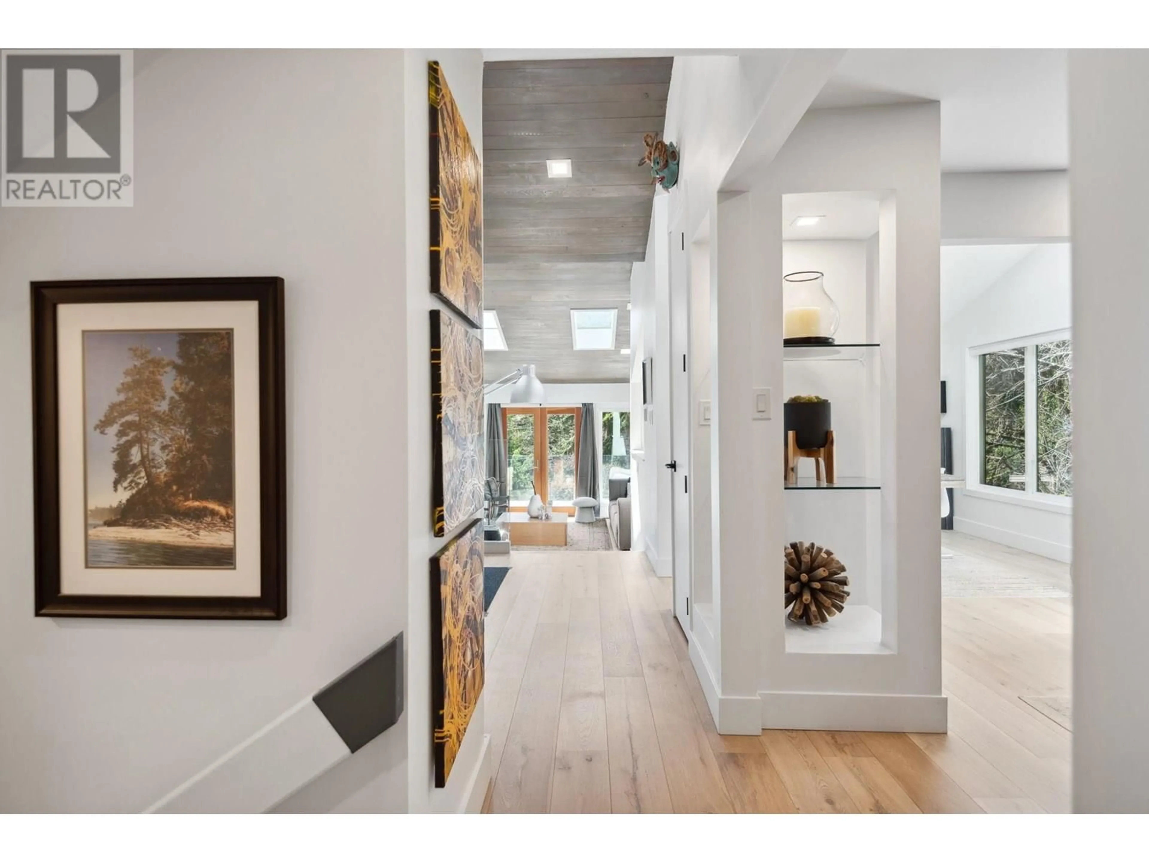 Indoor entryway for 328 MONTERAY AVENUE, North Vancouver British Columbia V7N3E6