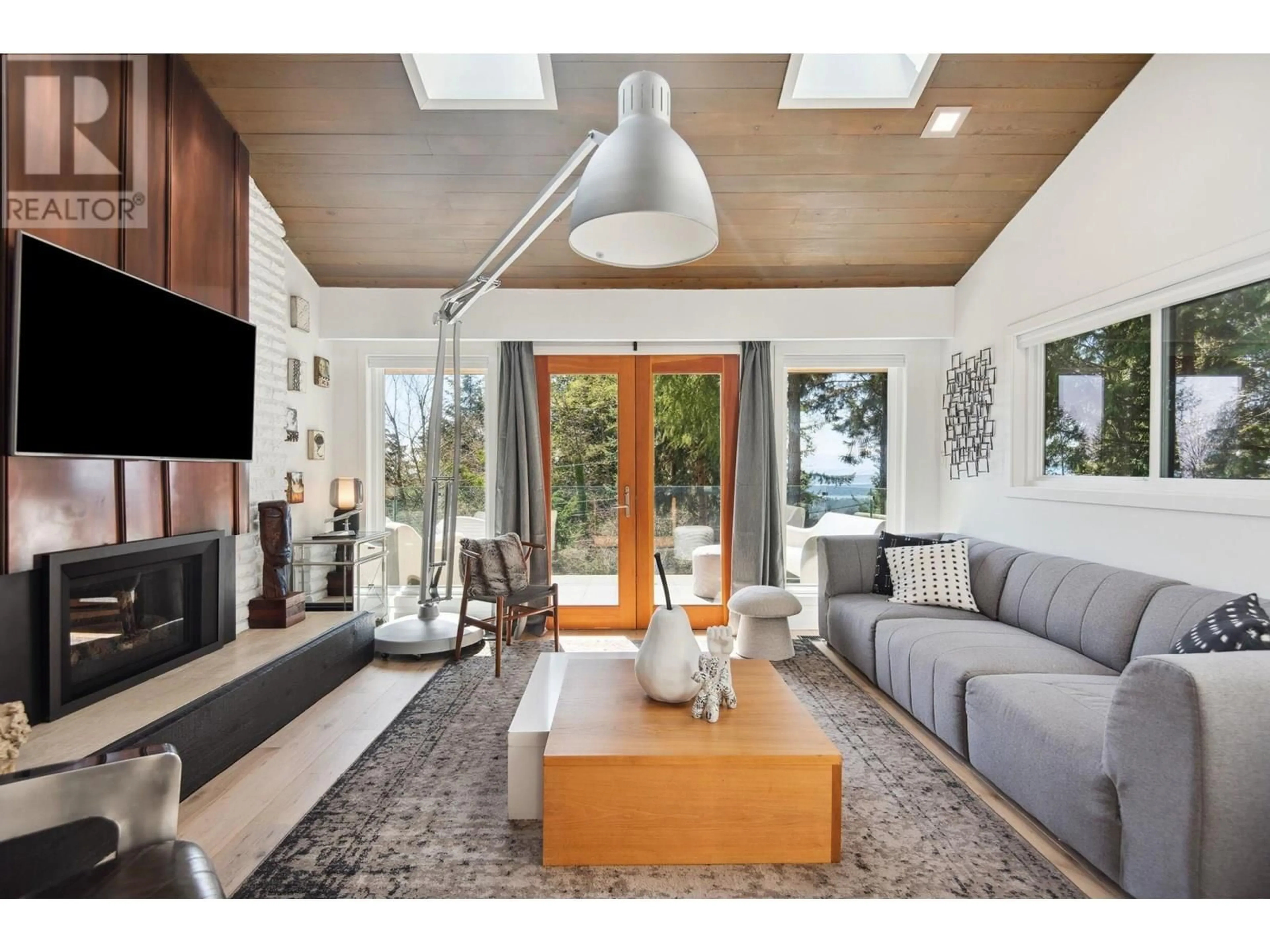 Living room with furniture, wood/laminate floor for 328 MONTERAY AVENUE, North Vancouver British Columbia V7N3E6