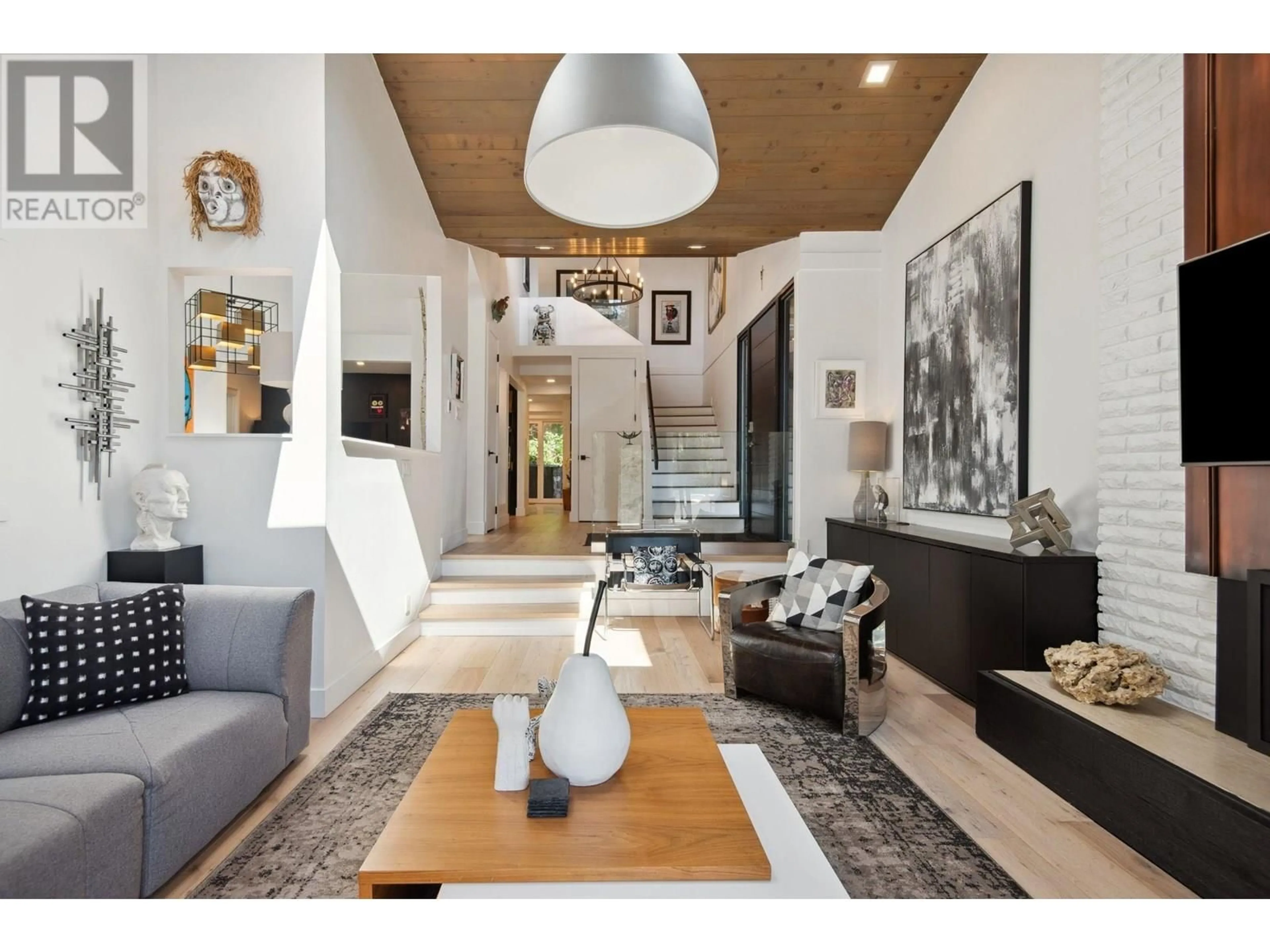 Unknown for 328 MONTERAY AVENUE, North Vancouver British Columbia V7N3E6
