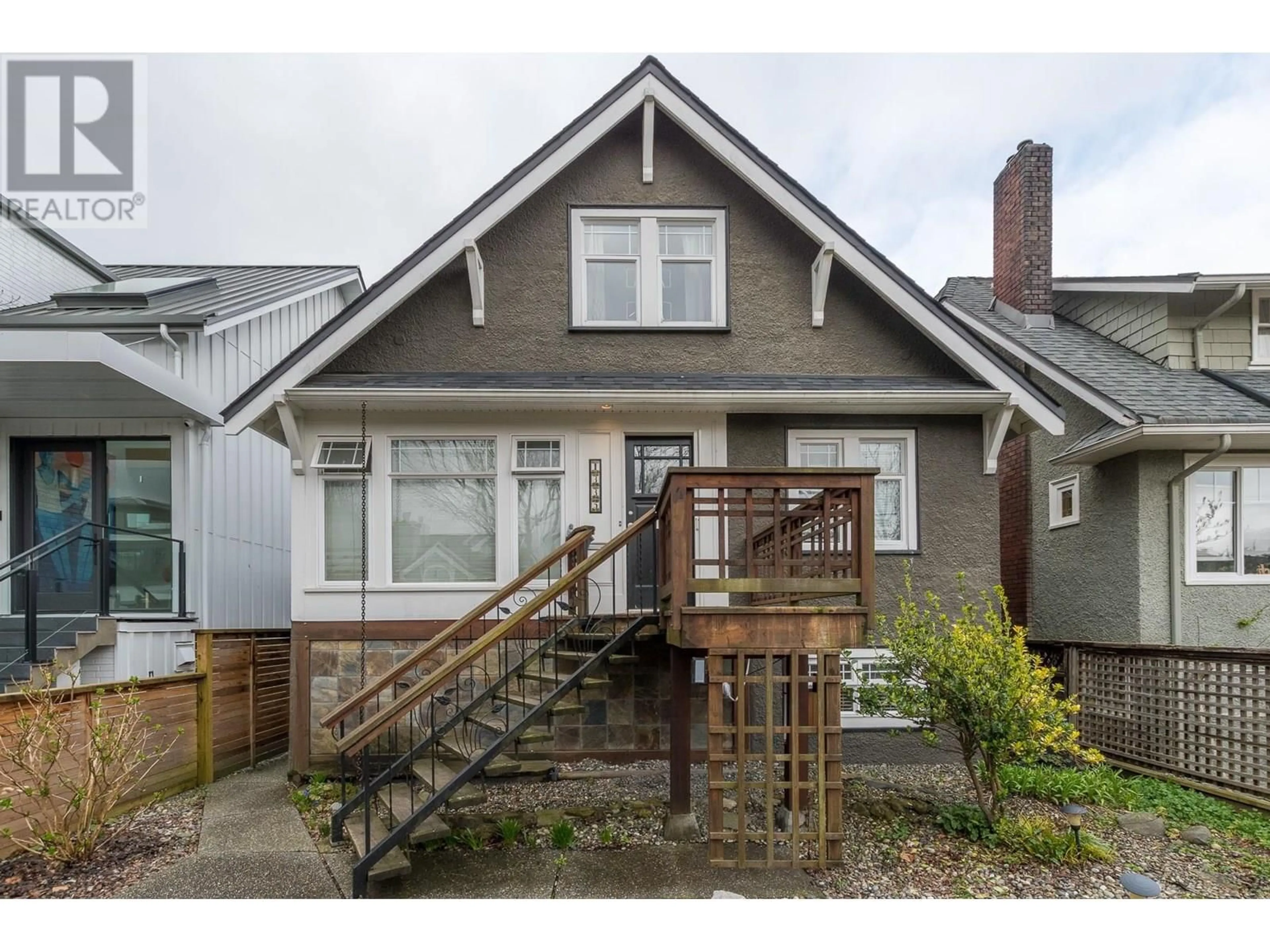 Home with vinyl exterior material, street for 1335 LABURNUM STREET, Vancouver British Columbia V6J3W4