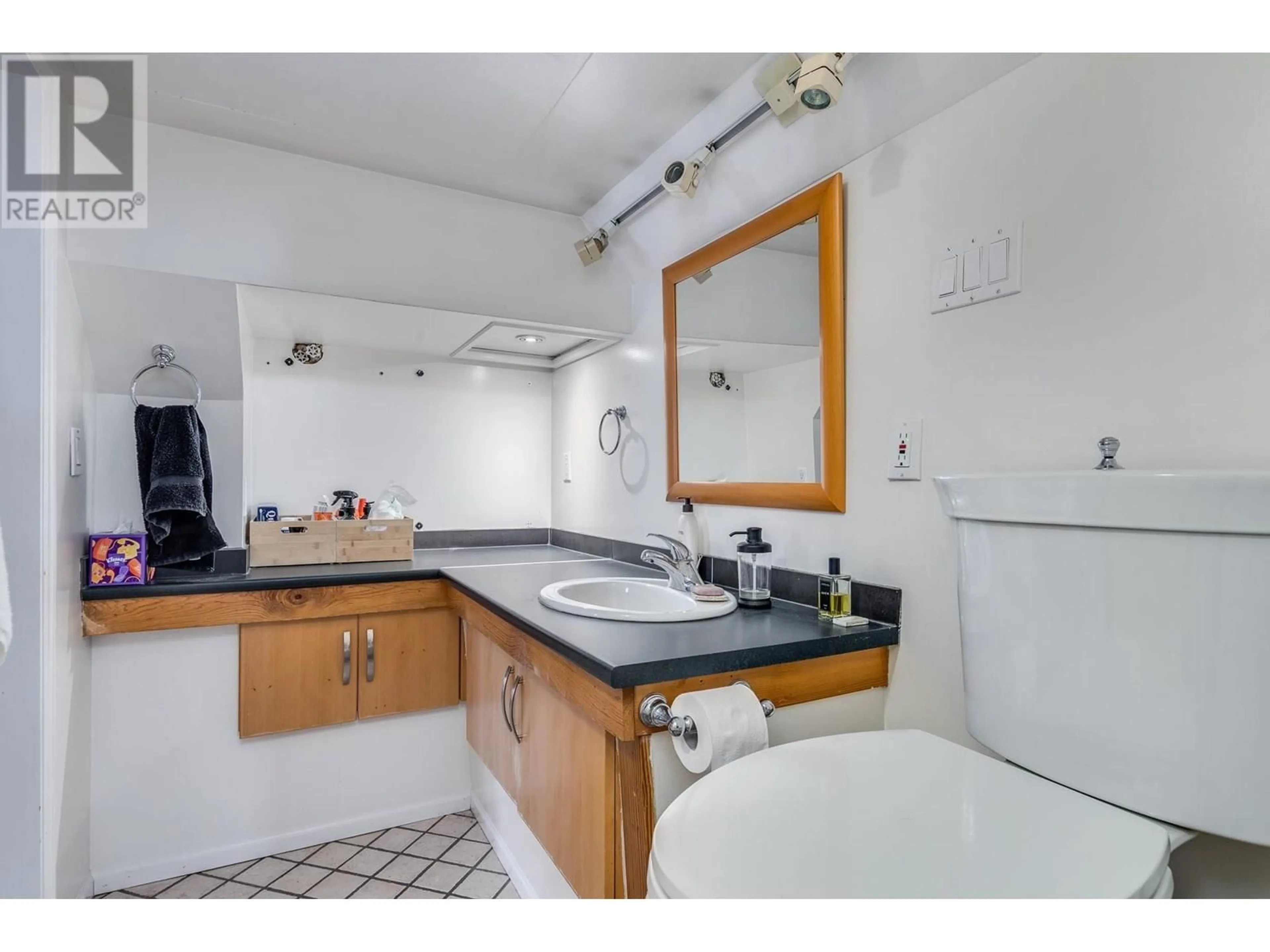 Standard bathroom, unknown for 1335 LABURNUM STREET, Vancouver British Columbia V6J3W4