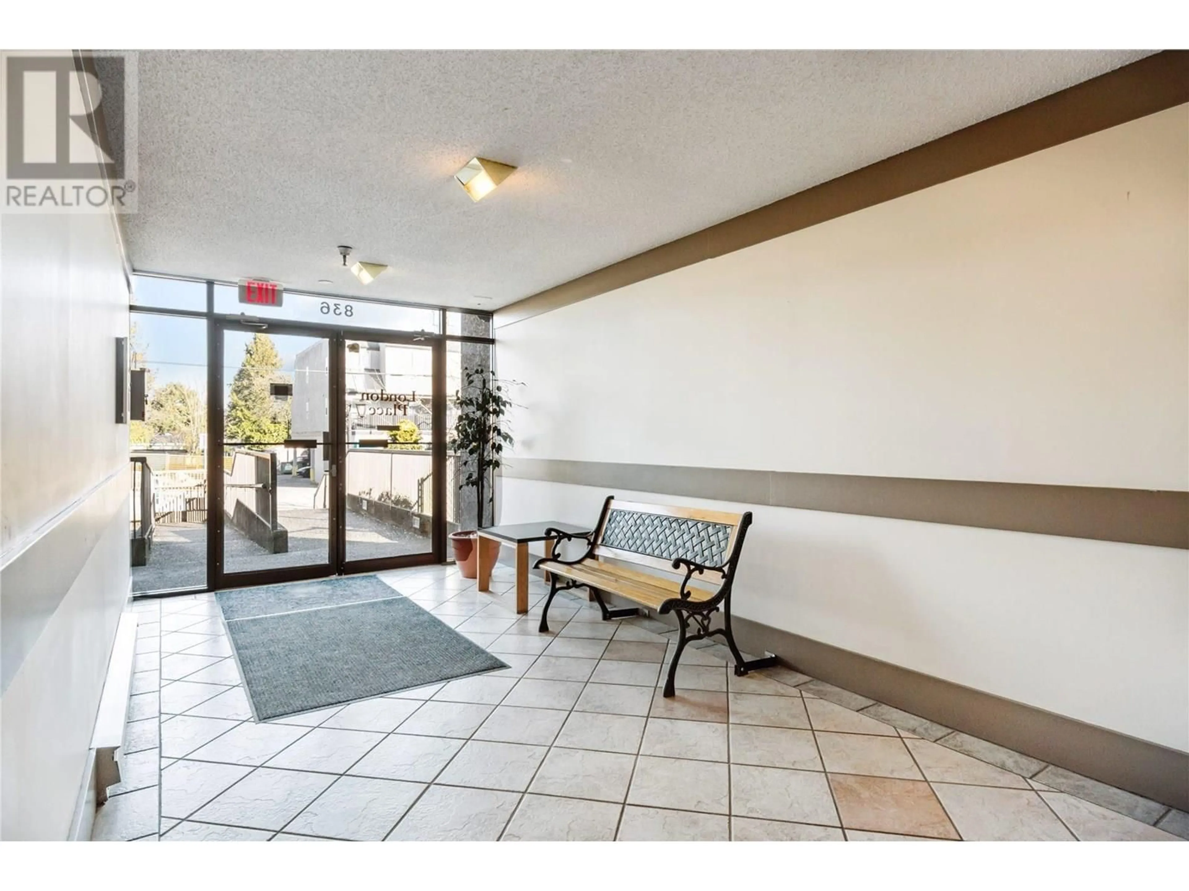 Indoor foyer for 107 - 836 TWELFTH STREET, New Westminster British Columbia V3M4K3