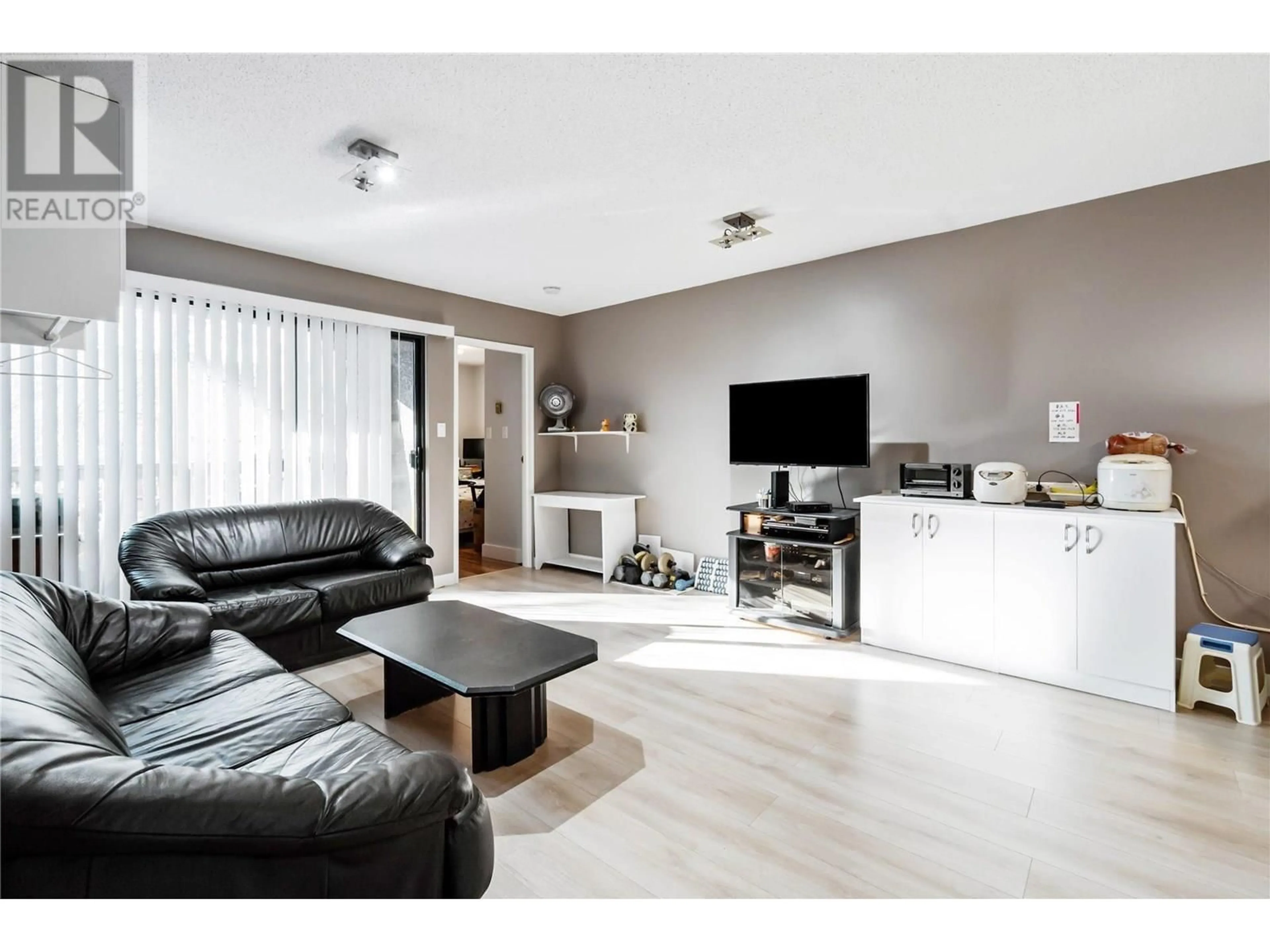 Living room with furniture, wood/laminate floor for 107 - 836 TWELFTH STREET, New Westminster British Columbia V3M4K3