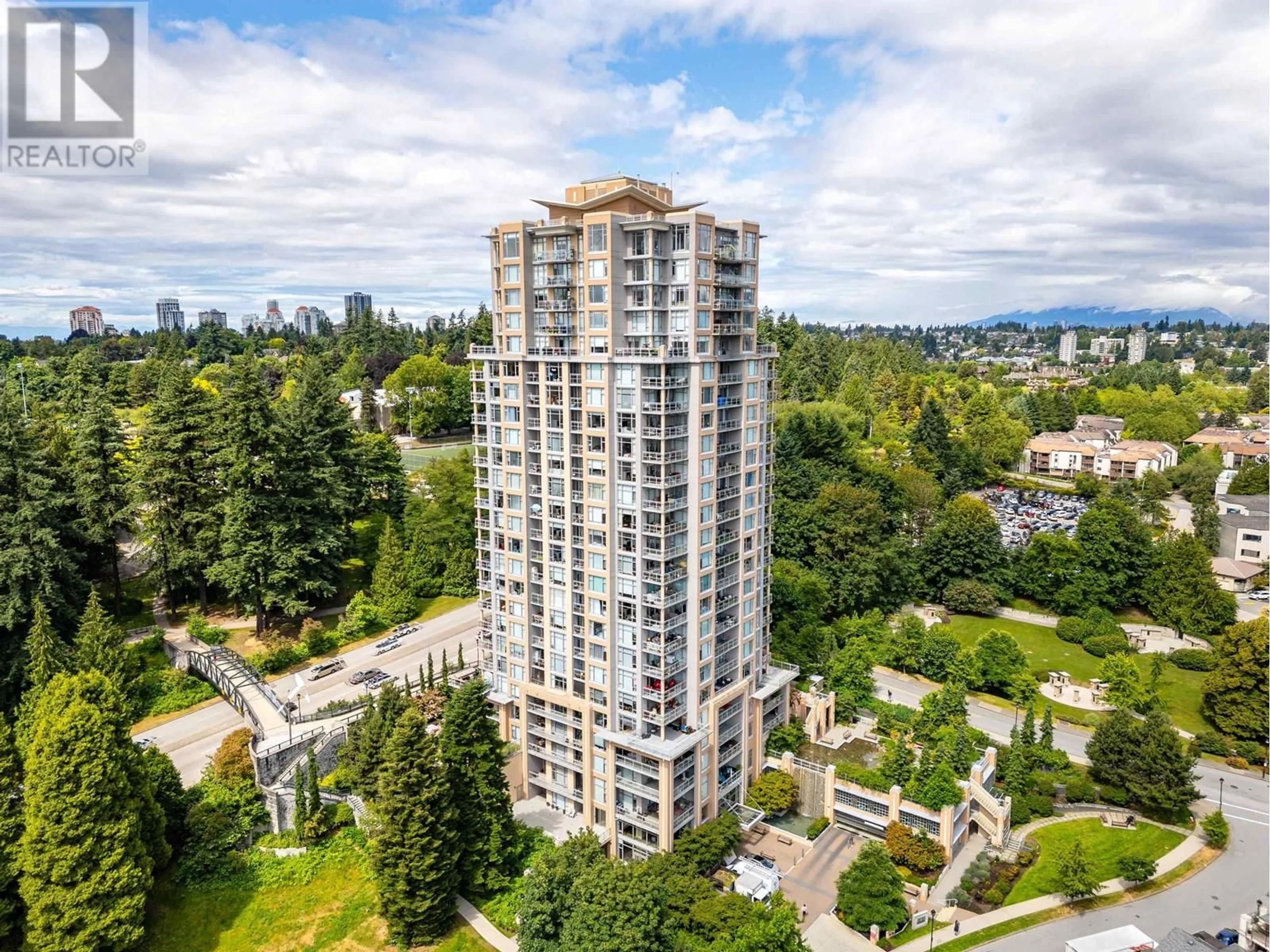 A pic from outside/outdoor area/front of a property/back of a property/a pic from drone, city buildings view from balcony for 2604 - 280 ROSS DRIVE, New Westminster British Columbia V3L0C2