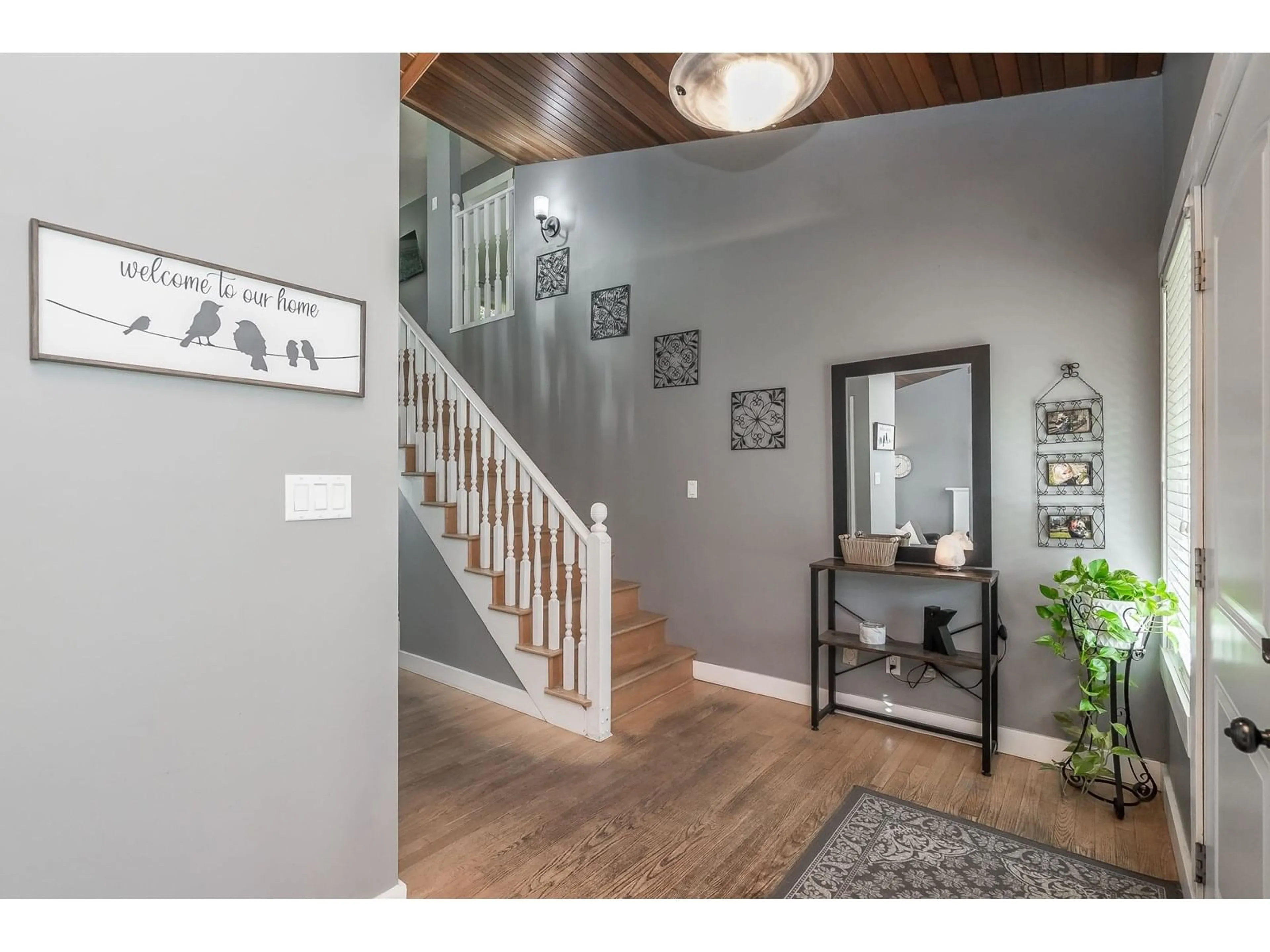 Indoor entryway for 23913 58A, Langley British Columbia V2Z1A5
