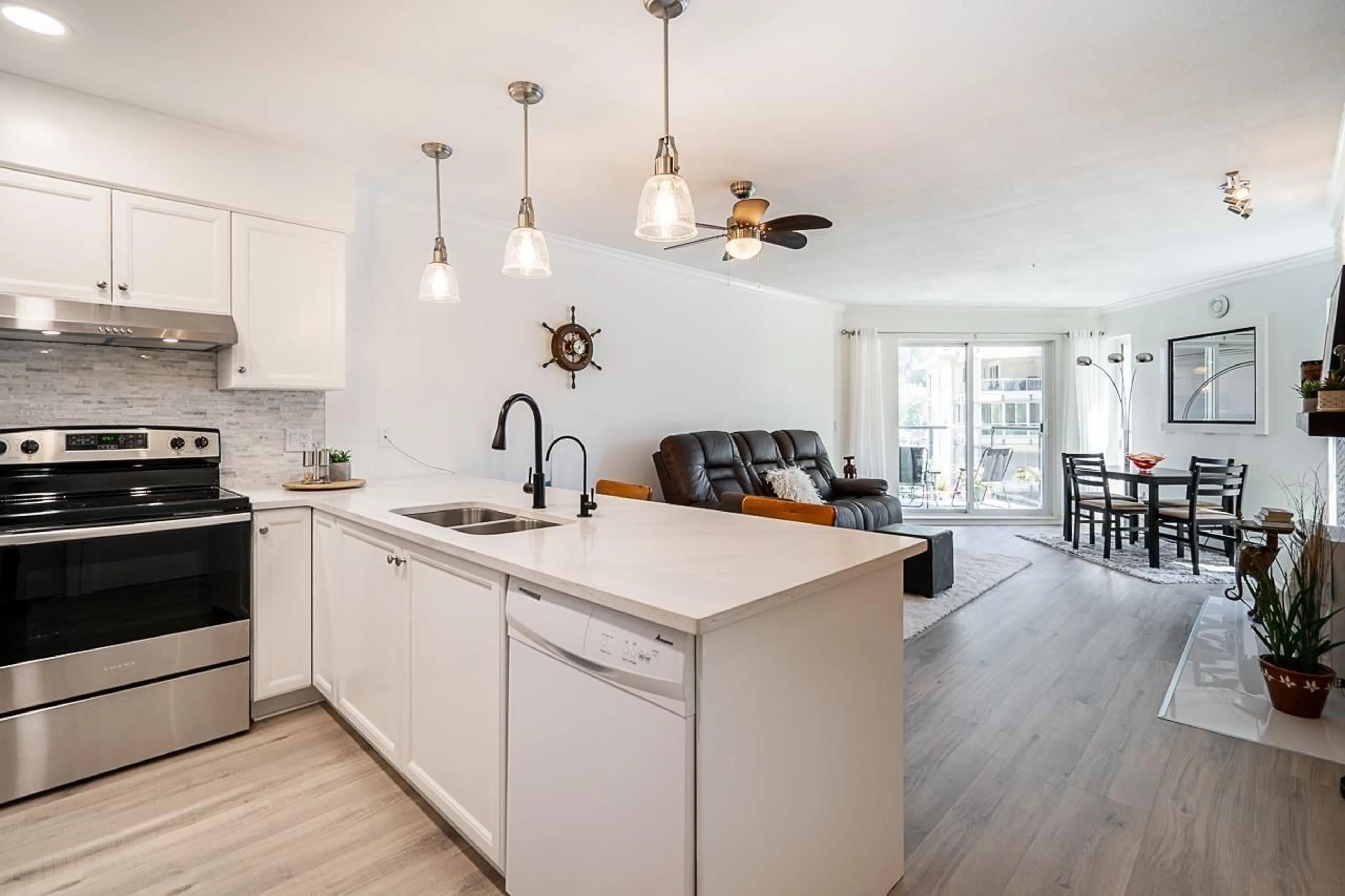 Open concept kitchen, wood/laminate floor for 323 - 378 ESPLANADE AVENUE, Harrison Hot Springs British Columbia V0M1A3