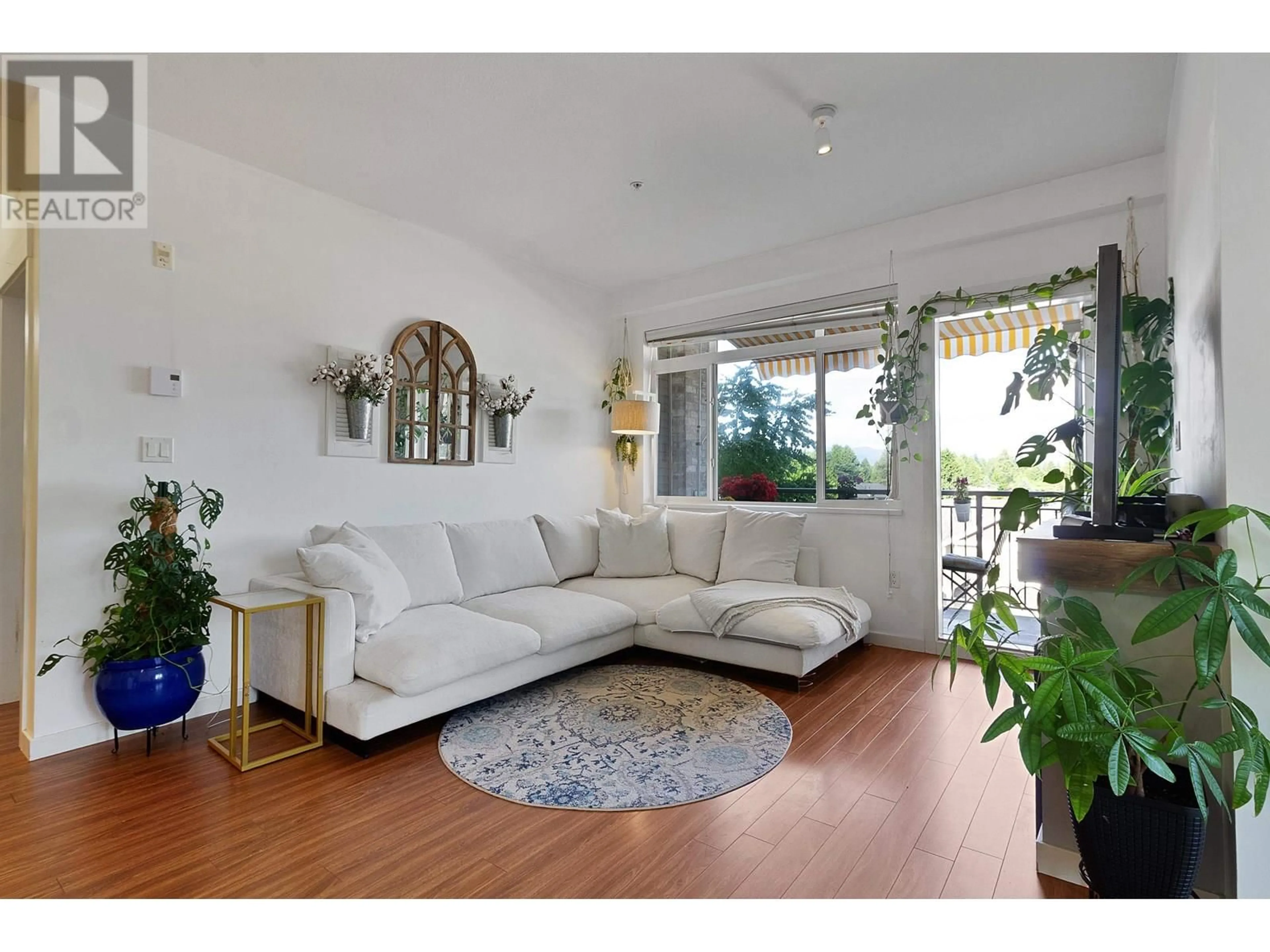Living room with furniture, unknown for 320 - 12350 HARRIS ROAD, Pitt Meadows British Columbia V3Y0C5