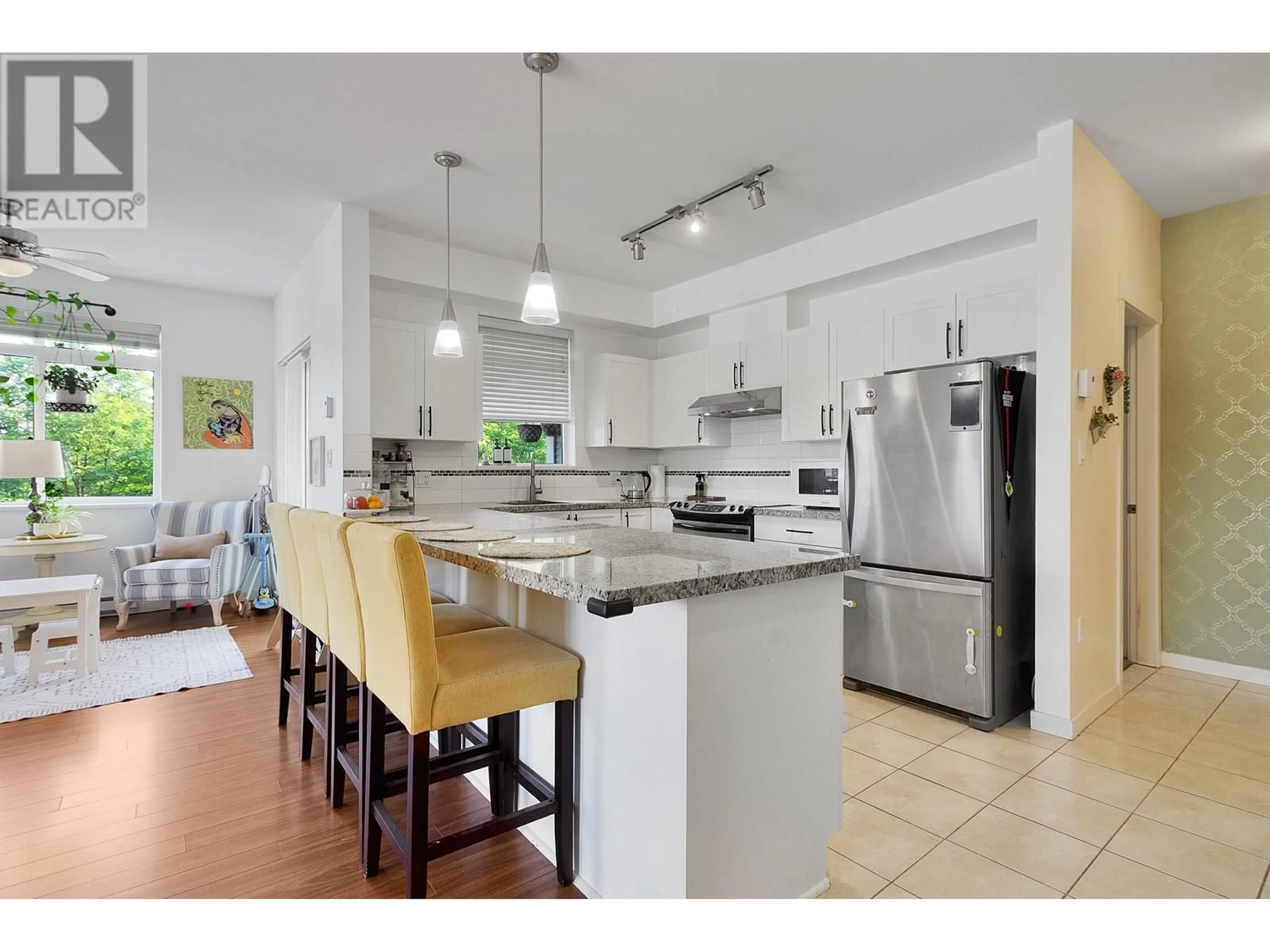 Open concept kitchen, unknown for 320 - 12350 HARRIS ROAD, Pitt Meadows British Columbia V3Y0C5