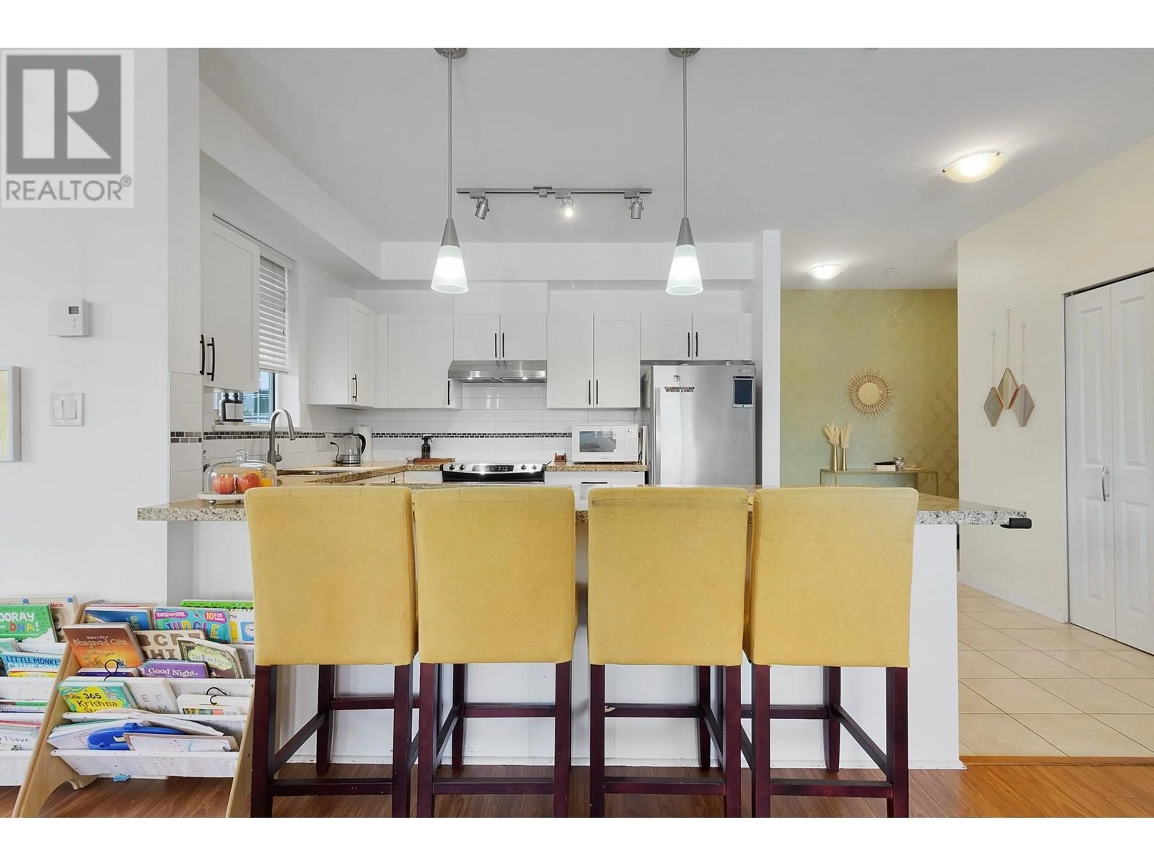 Open concept kitchen, wood/laminate floor for 320 - 12350 HARRIS ROAD, Pitt Meadows British Columbia V3Y0C5