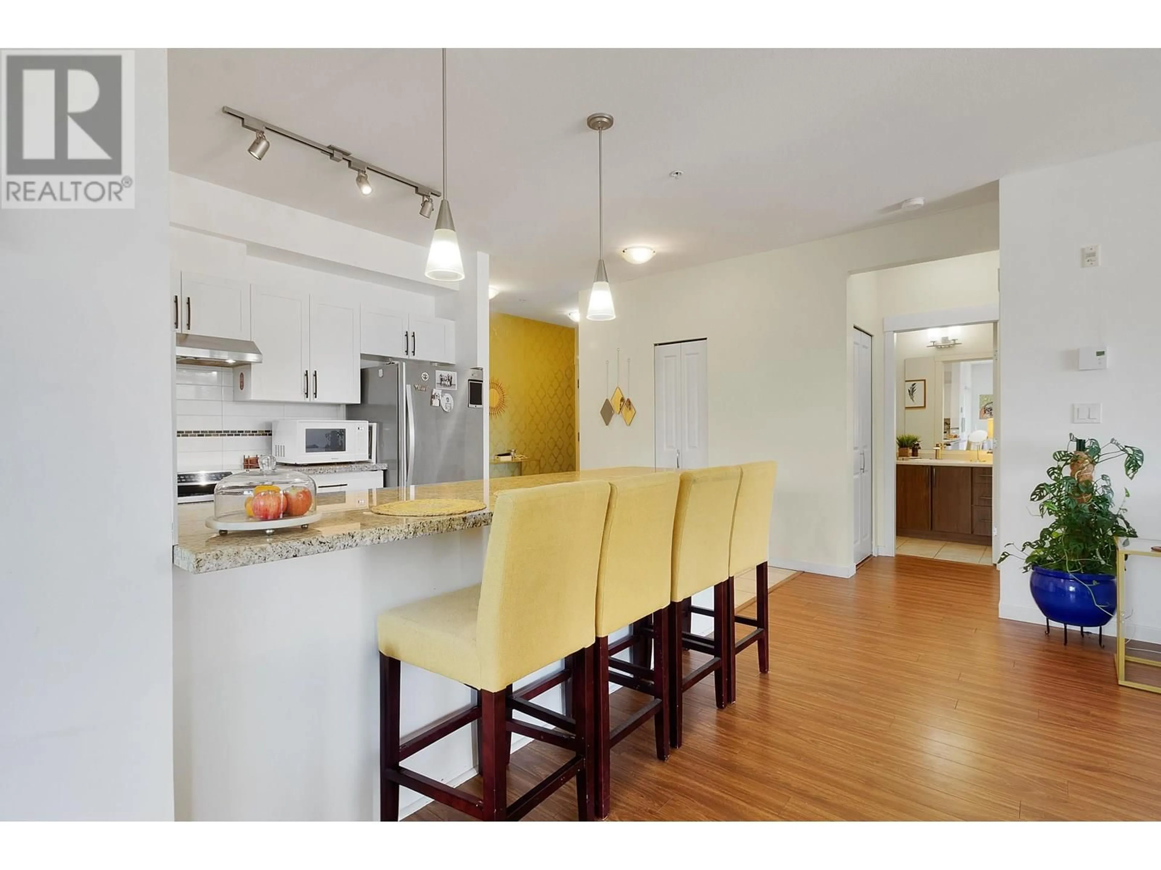 Open concept kitchen, unknown for 320 - 12350 HARRIS ROAD, Pitt Meadows British Columbia V3Y0C5