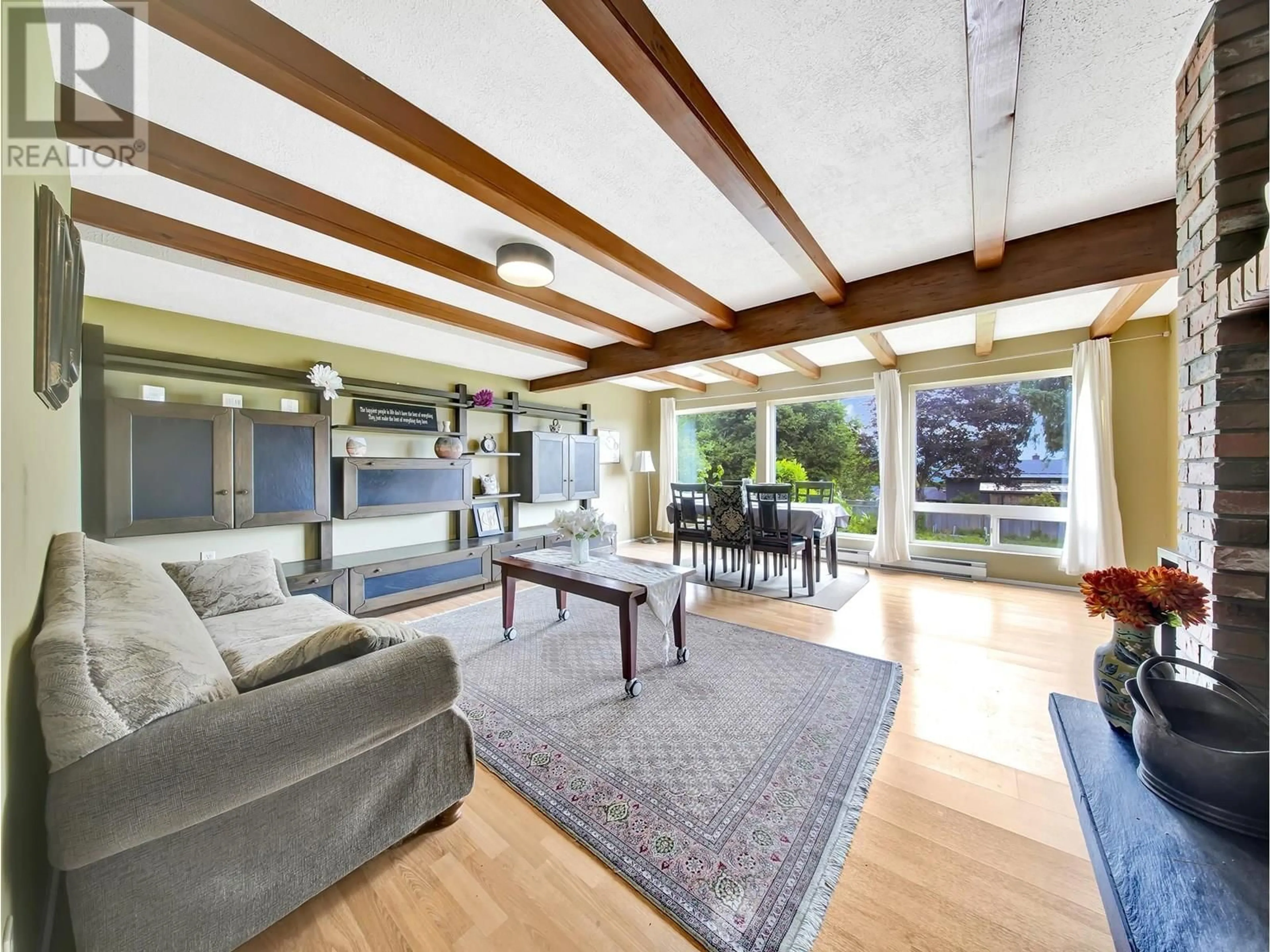 Living room with furniture, unknown for 1564 THOMPSON ROAD, Gibsons British Columbia V0N1V6