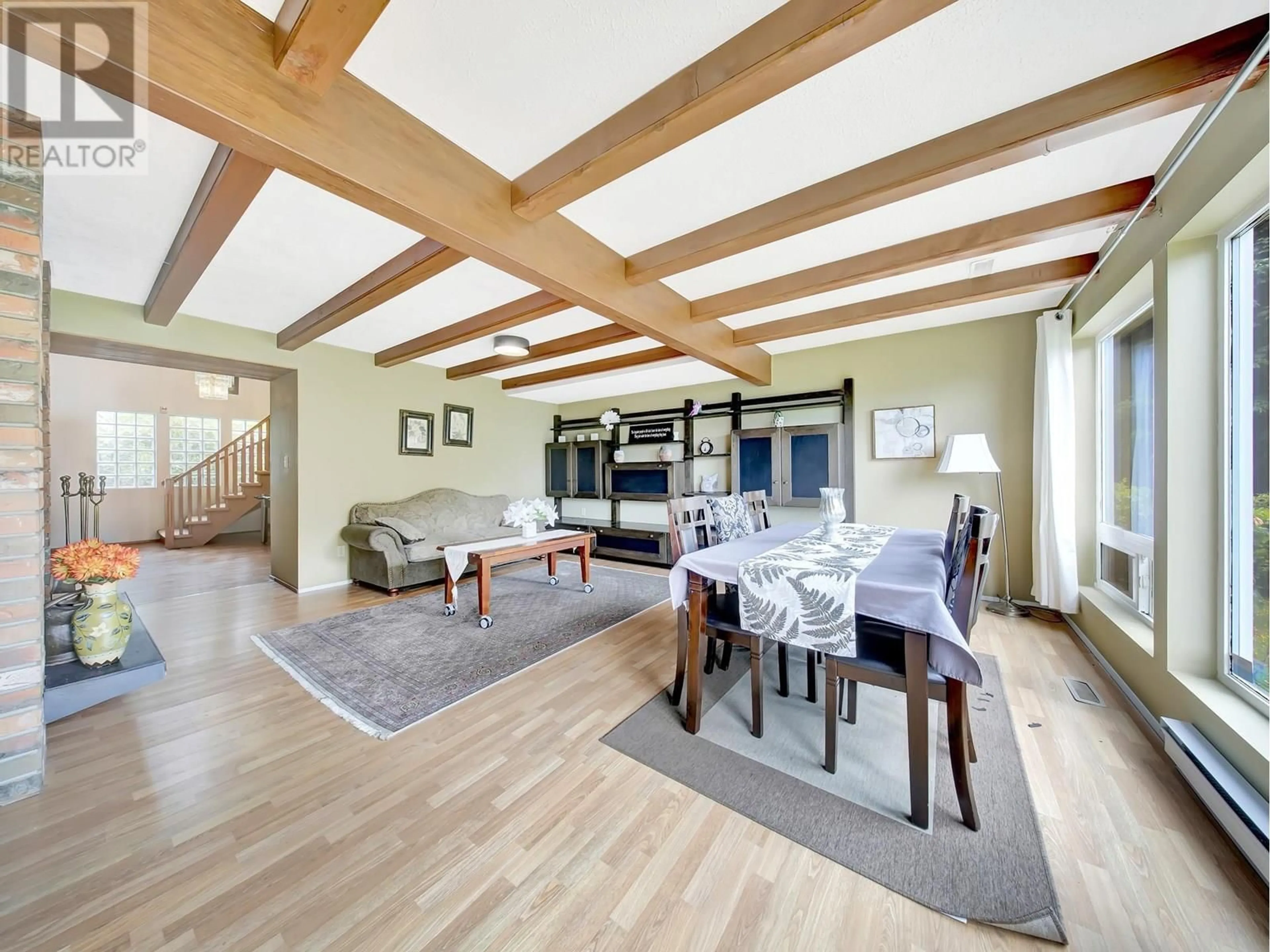Open concept kitchen, wood/laminate floor for 1564 THOMPSON ROAD, Gibsons British Columbia V0N1V6