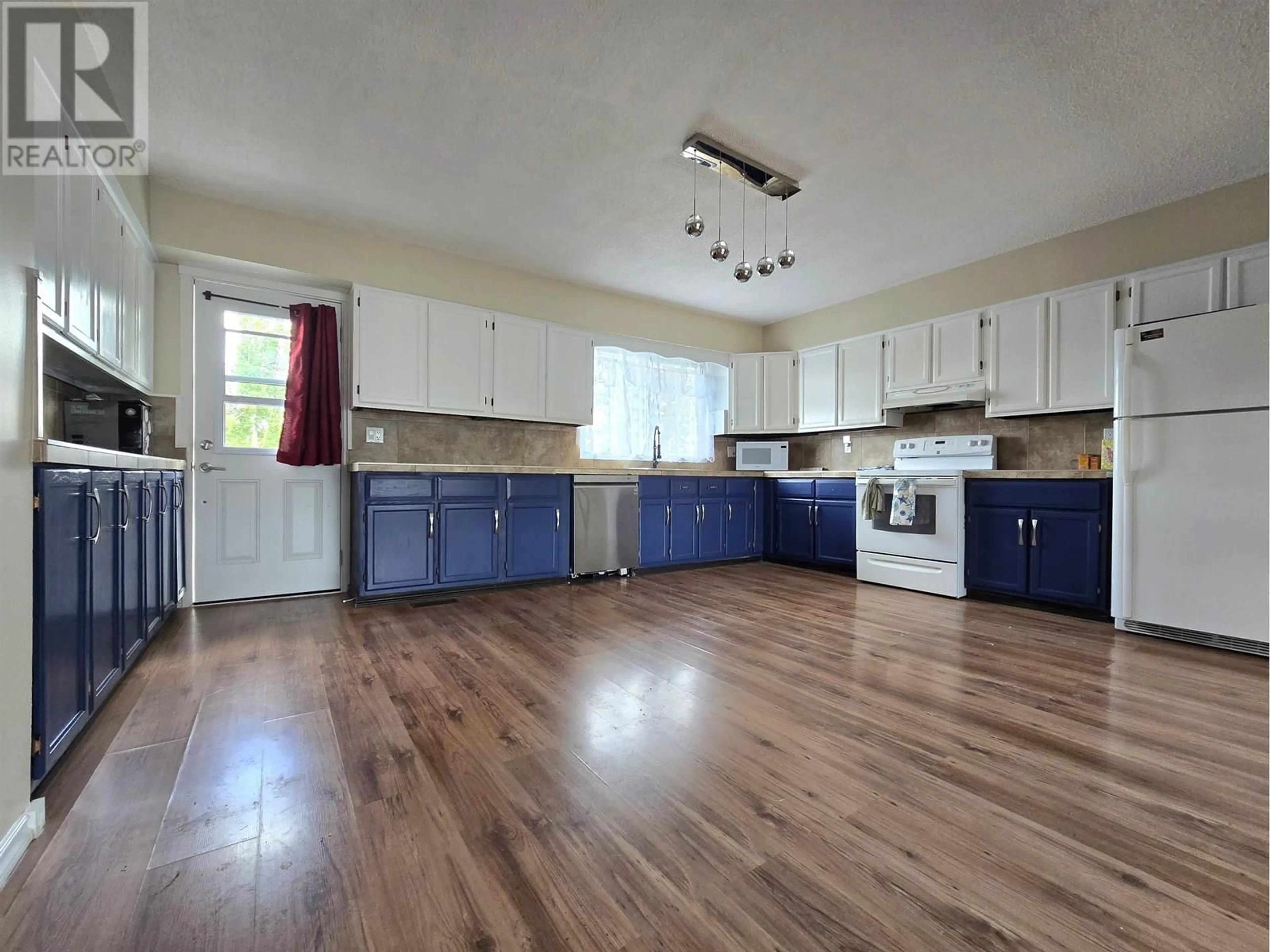 Open concept kitchen, unknown for 997 ALDER AVENUE, 100 Mile House British Columbia V0K2E0