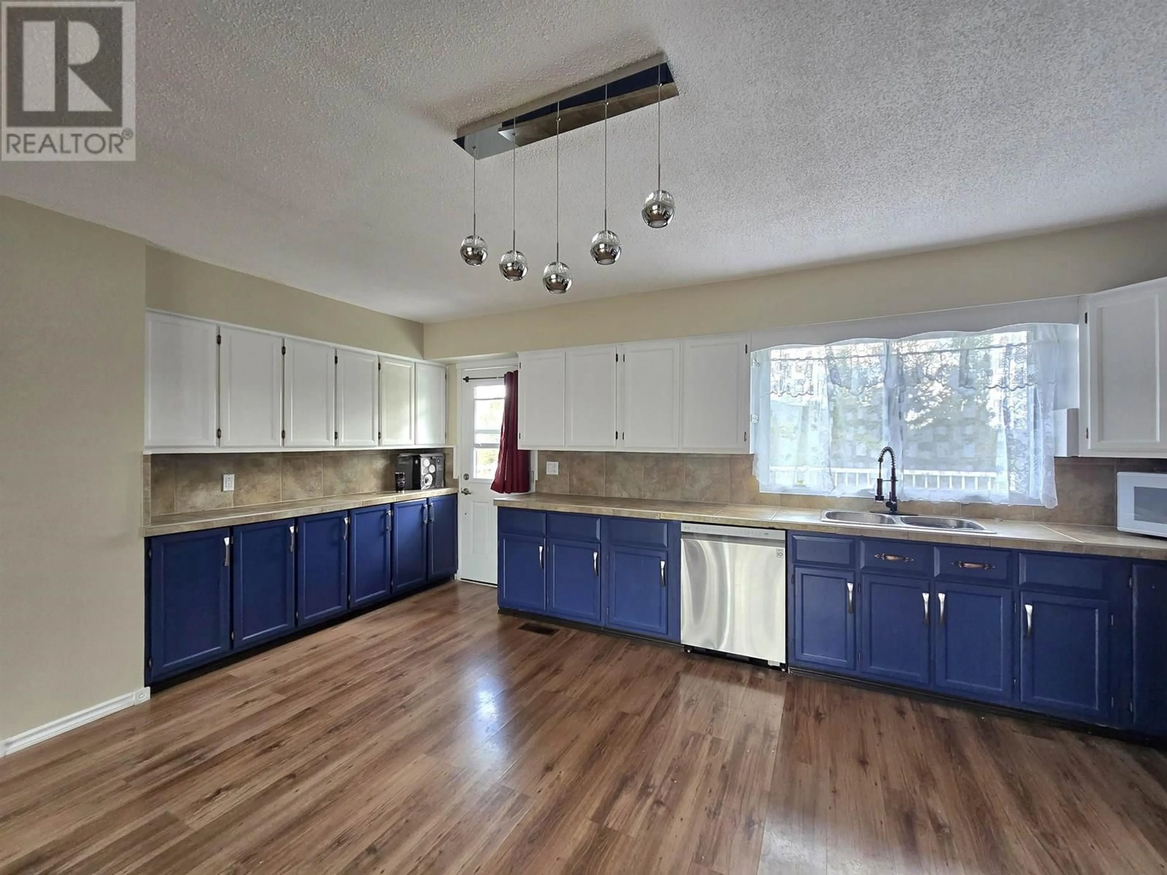 Open concept kitchen, unknown for 997 ALDER AVENUE, 100 Mile House British Columbia V0K2E0
