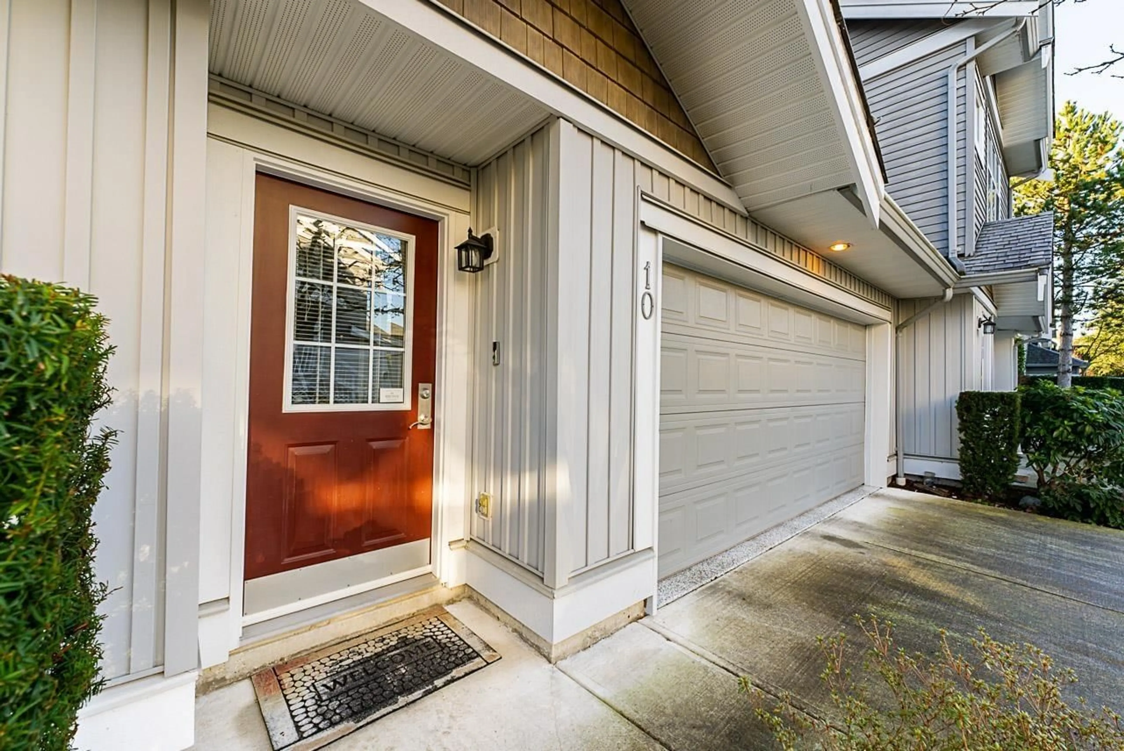 Indoor entryway for 10 - 16760 61ST, Surrey British Columbia V3X3V3