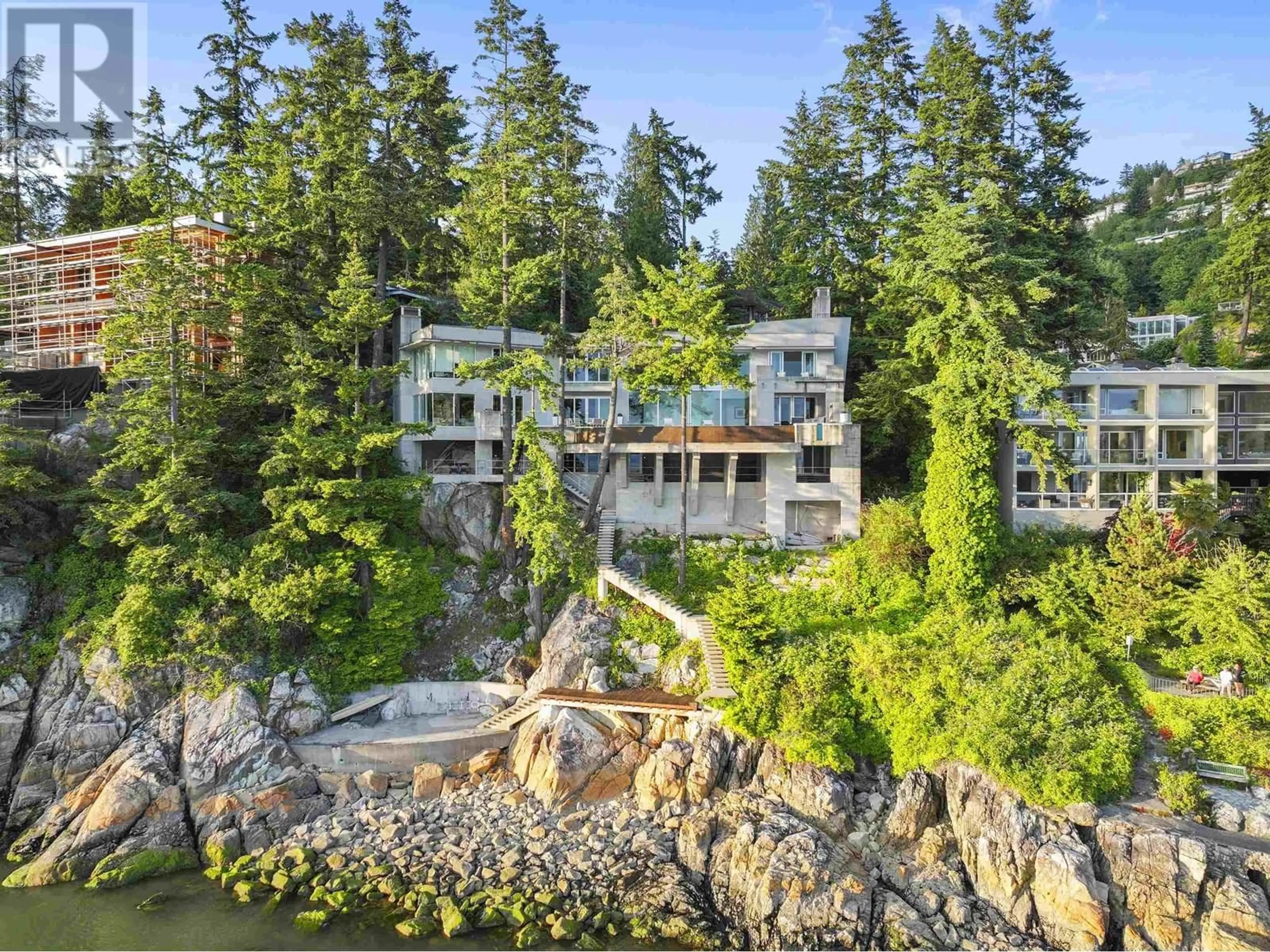 A pic from outside/outdoor area/front of a property/back of a property/a pic from drone, water/lake/river/ocean view for 5225 GULF PLACE, West Vancouver British Columbia V7W2V9