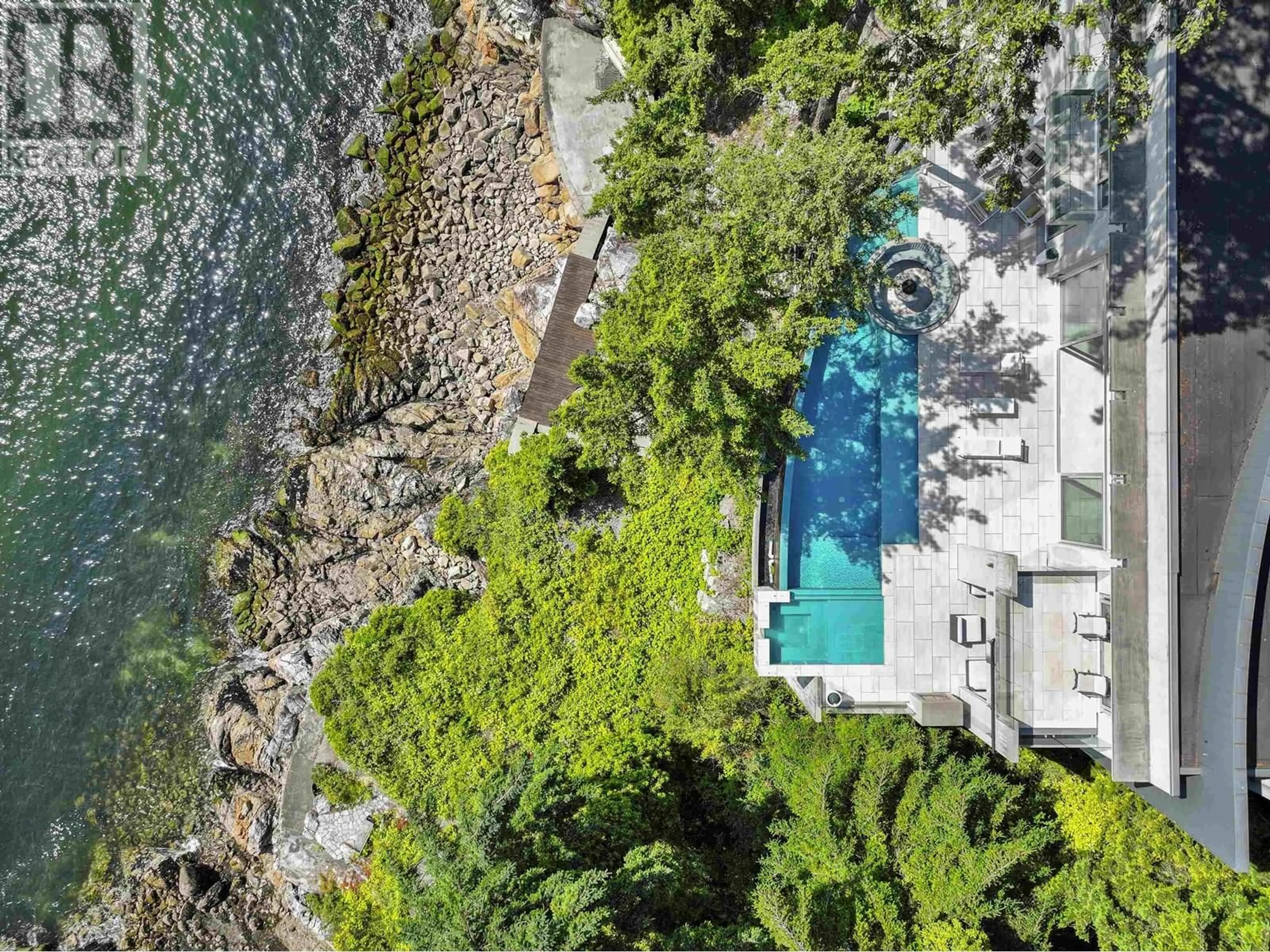 A pic from outside/outdoor area/front of a property/back of a property/a pic from drone, water/lake/river/ocean view for 5225 GULF PLACE, West Vancouver British Columbia V7W2V9
