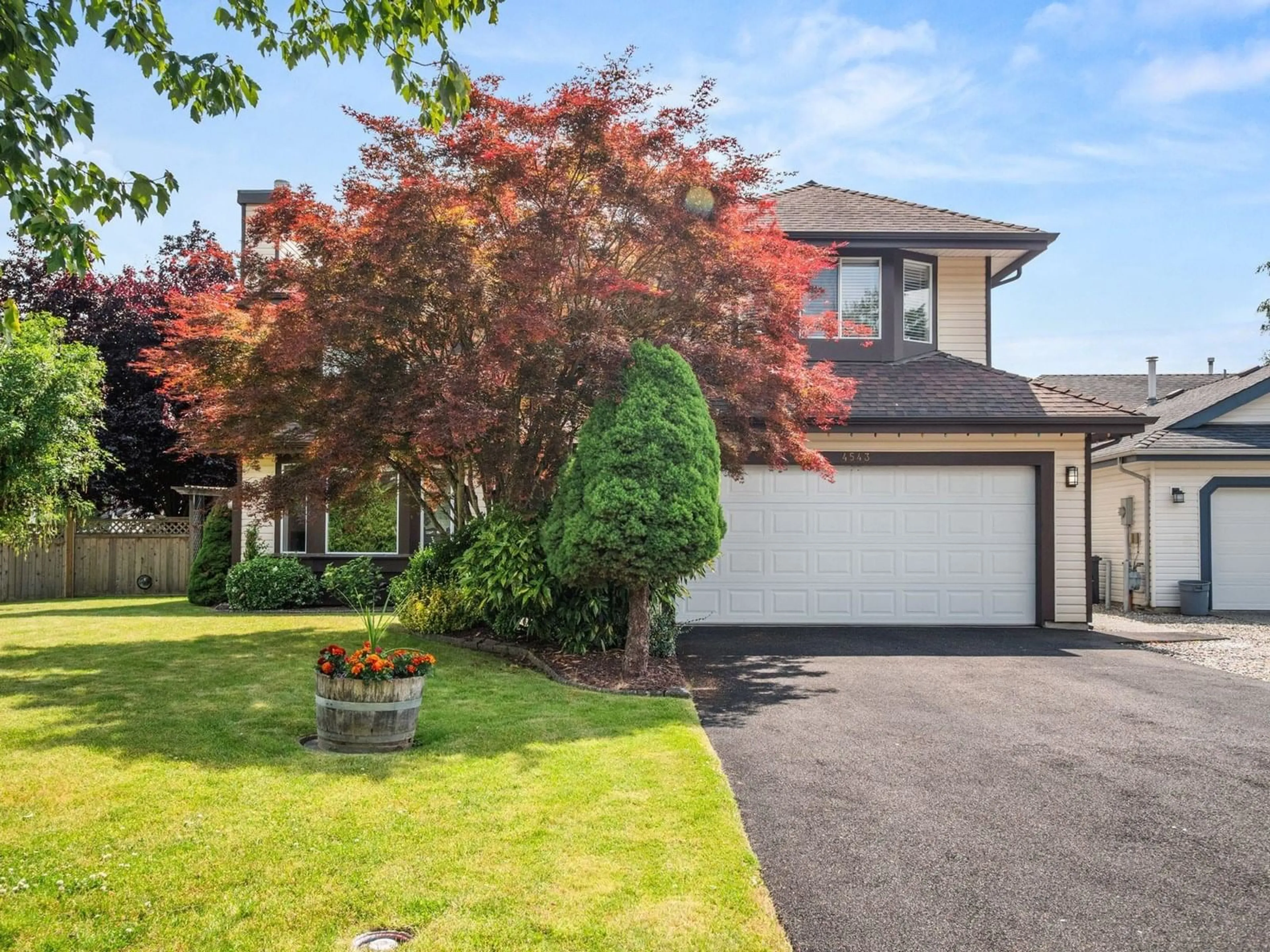 A pic from outside/outdoor area/front of a property/back of a property/a pic from drone, street for 4543 220, Langley British Columbia V3A9H3