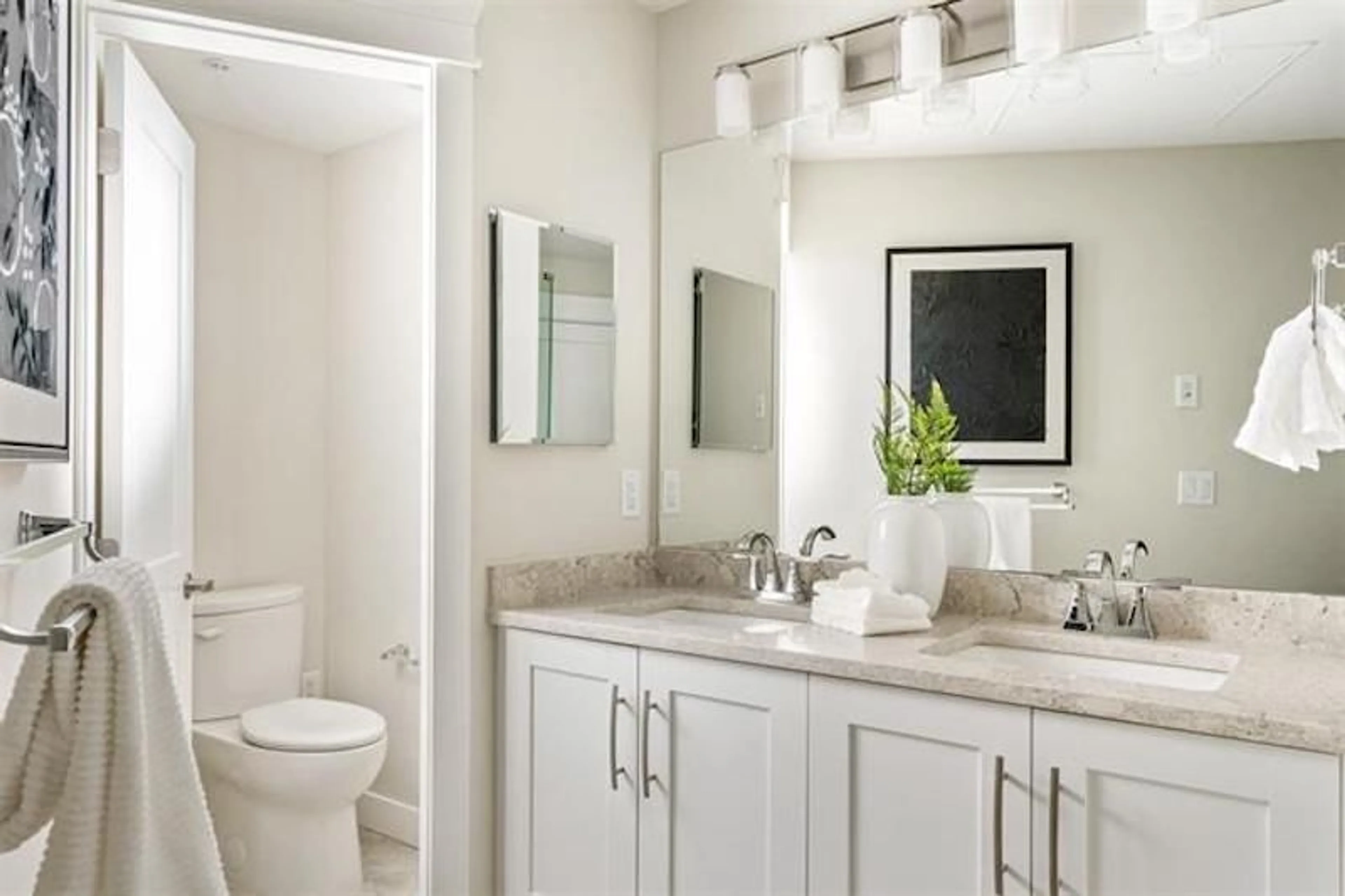 Contemporary bathroom, ceramic/tile floor for A633 - 8233 208B, Langley British Columbia V0V0V0