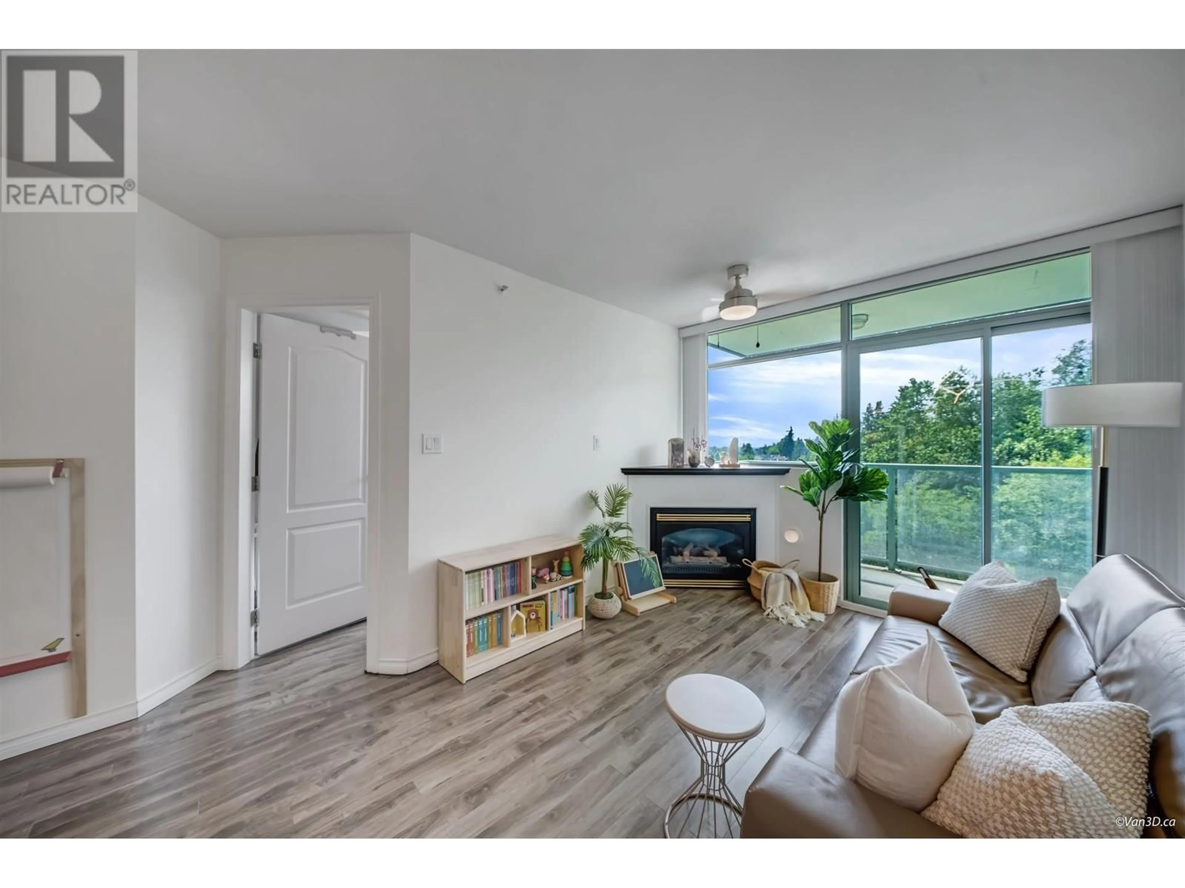 Living room with furniture, wood/laminate floor for 1008 - 2733 CHANDLERY PLACE, Vancouver British Columbia V5S4V3