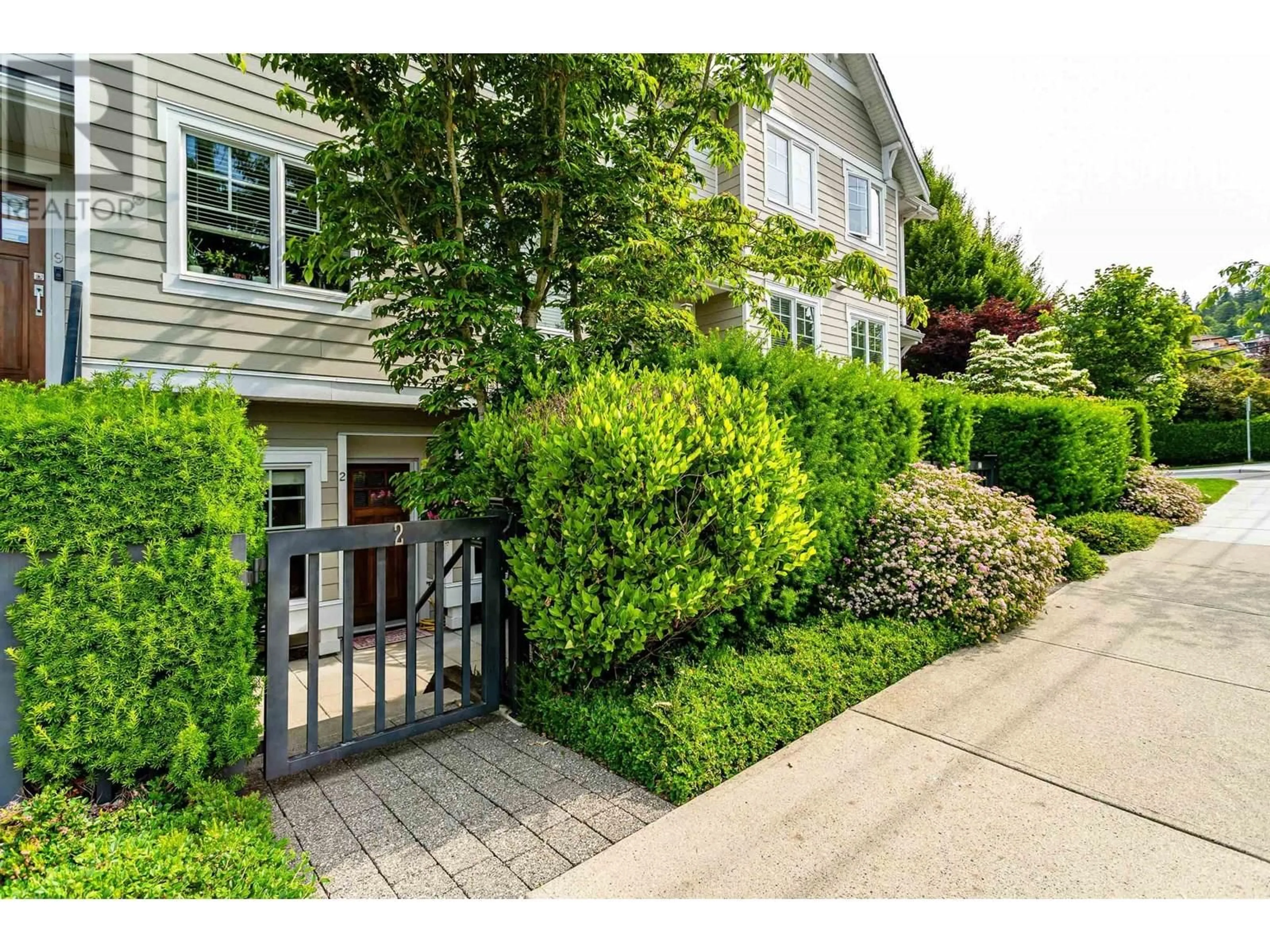 Unknown for 2 - 7198 BARNET ROAD, Burnaby British Columbia V5A1C9