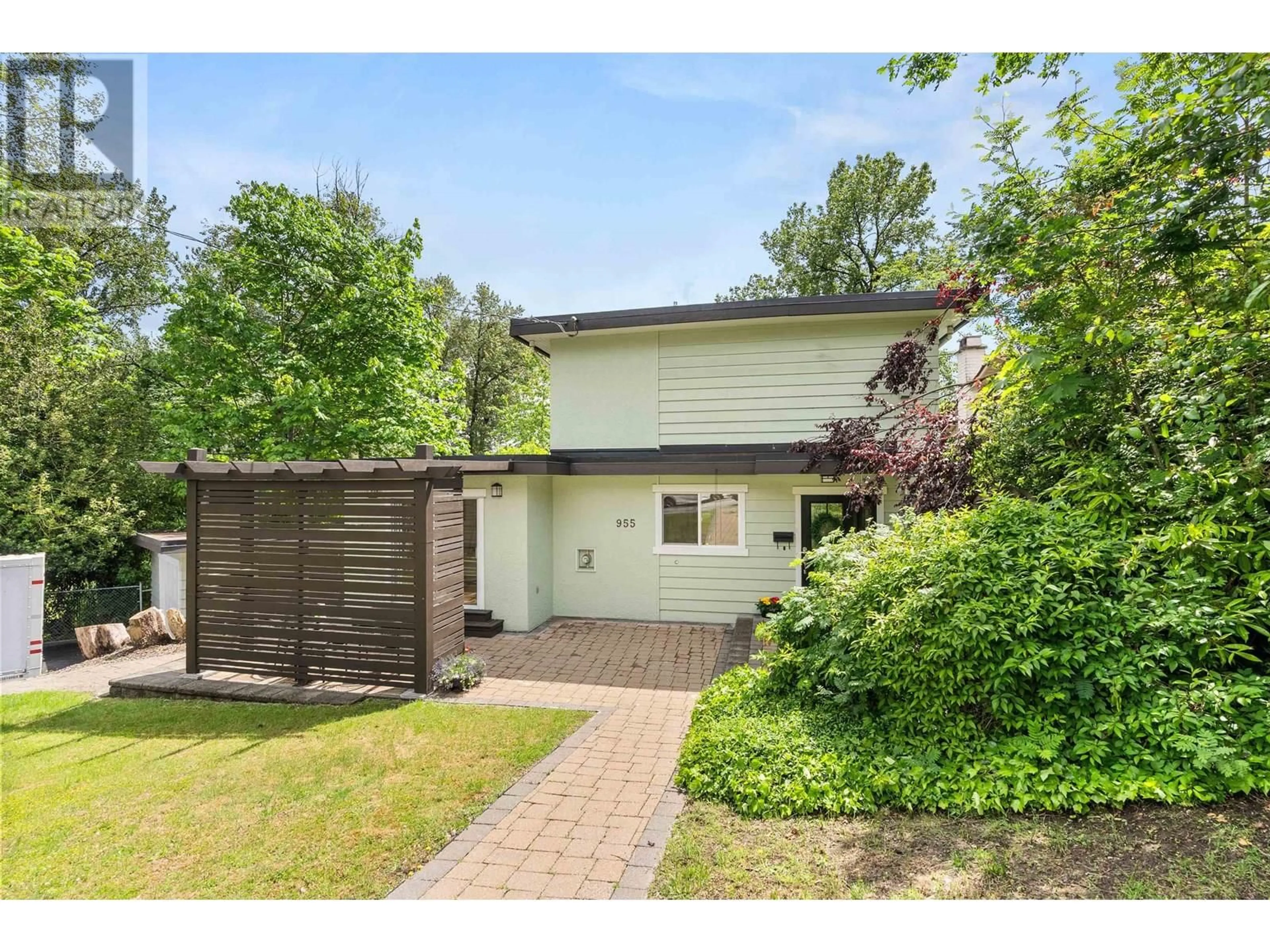 A pic from outside/outdoor area/front of a property/back of a property/a pic from drone, street for 955 4TH STREET, North Vancouver British Columbia V7L1K3
