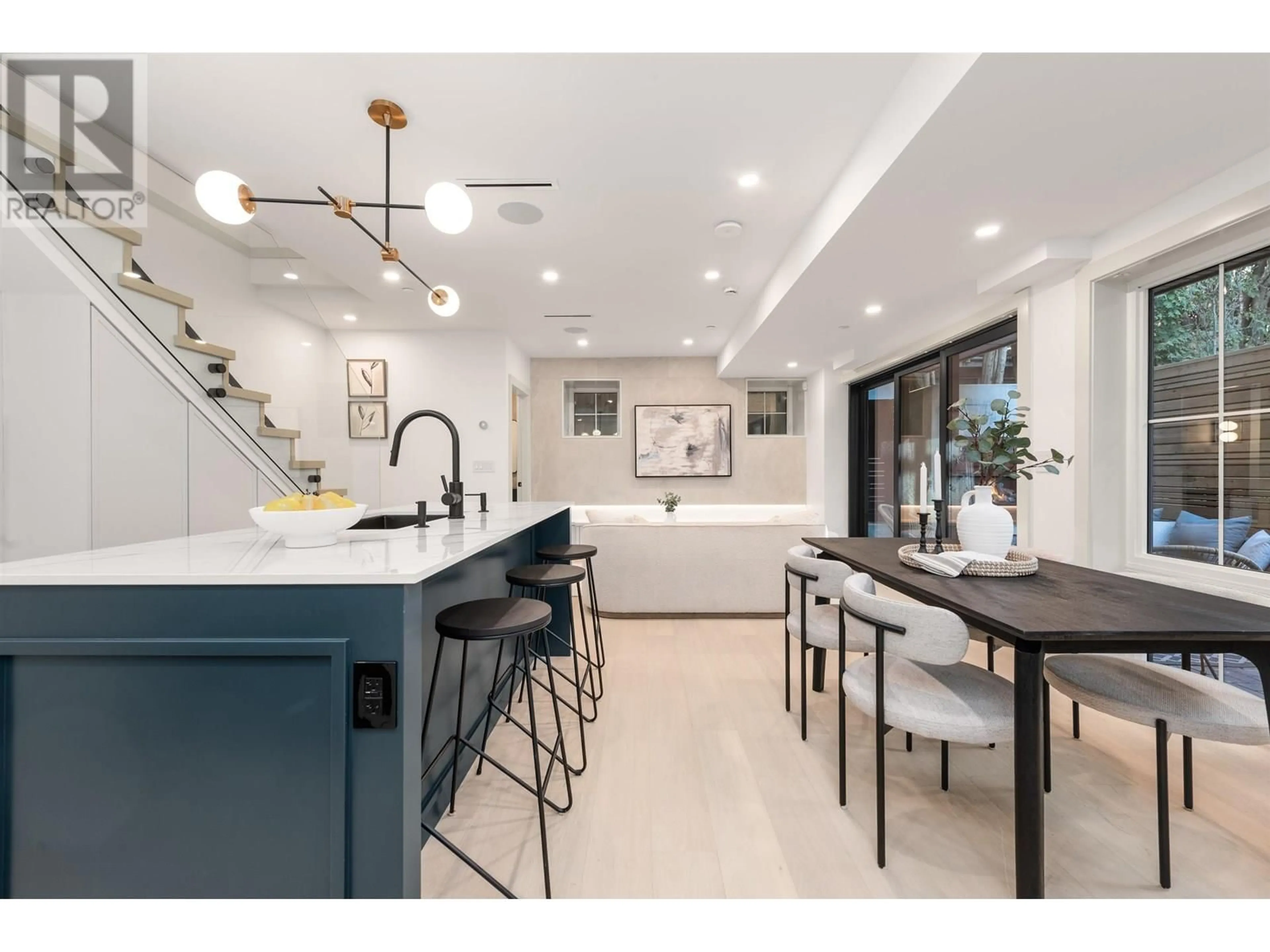 Open concept kitchen, ceramic/tile floor for 2 - 365 33RD AVENUE, Vancouver British Columbia V5V2Z8