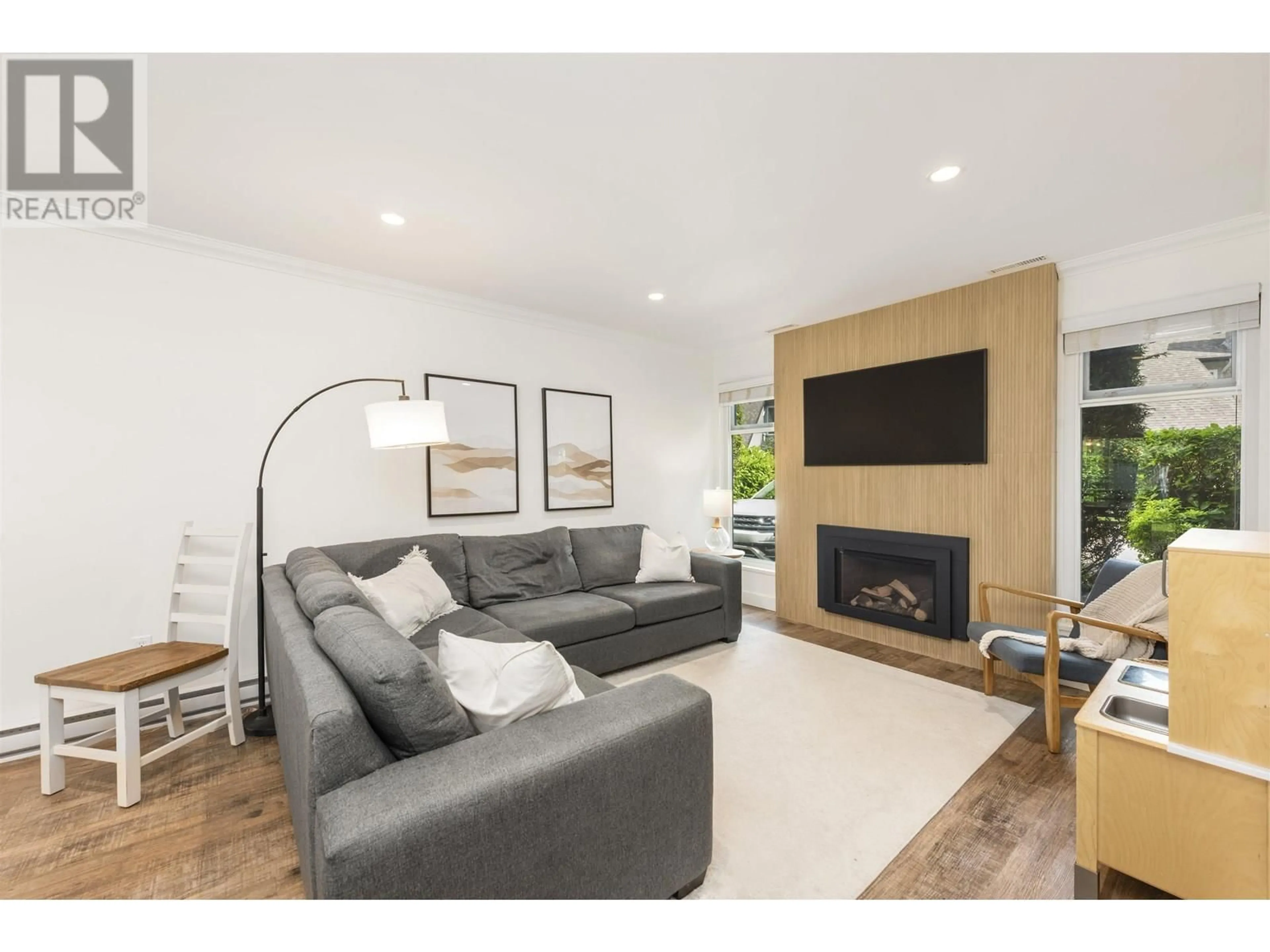 Living room with furniture, unknown for 4829 CENTRAL AVENUE, Delta British Columbia V4K2G5