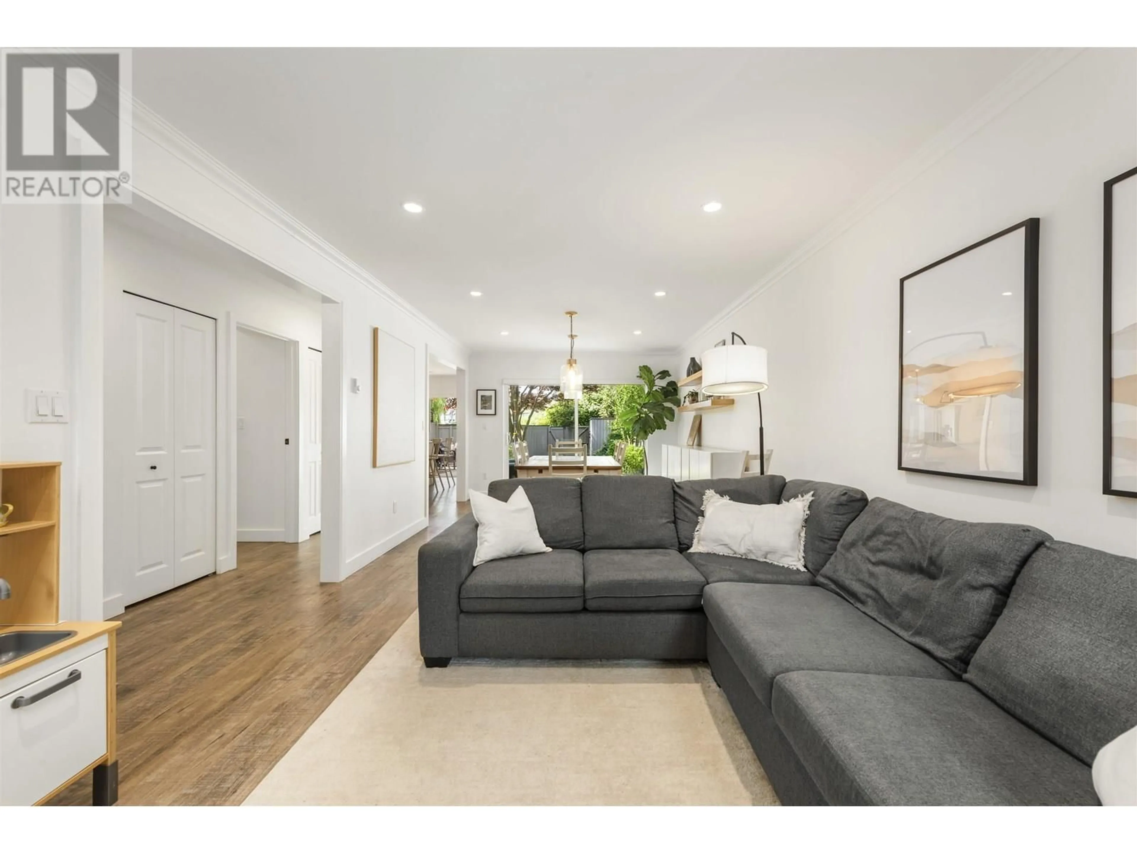 Living room with furniture, unknown for 4829 CENTRAL AVENUE, Delta British Columbia V4K2G5