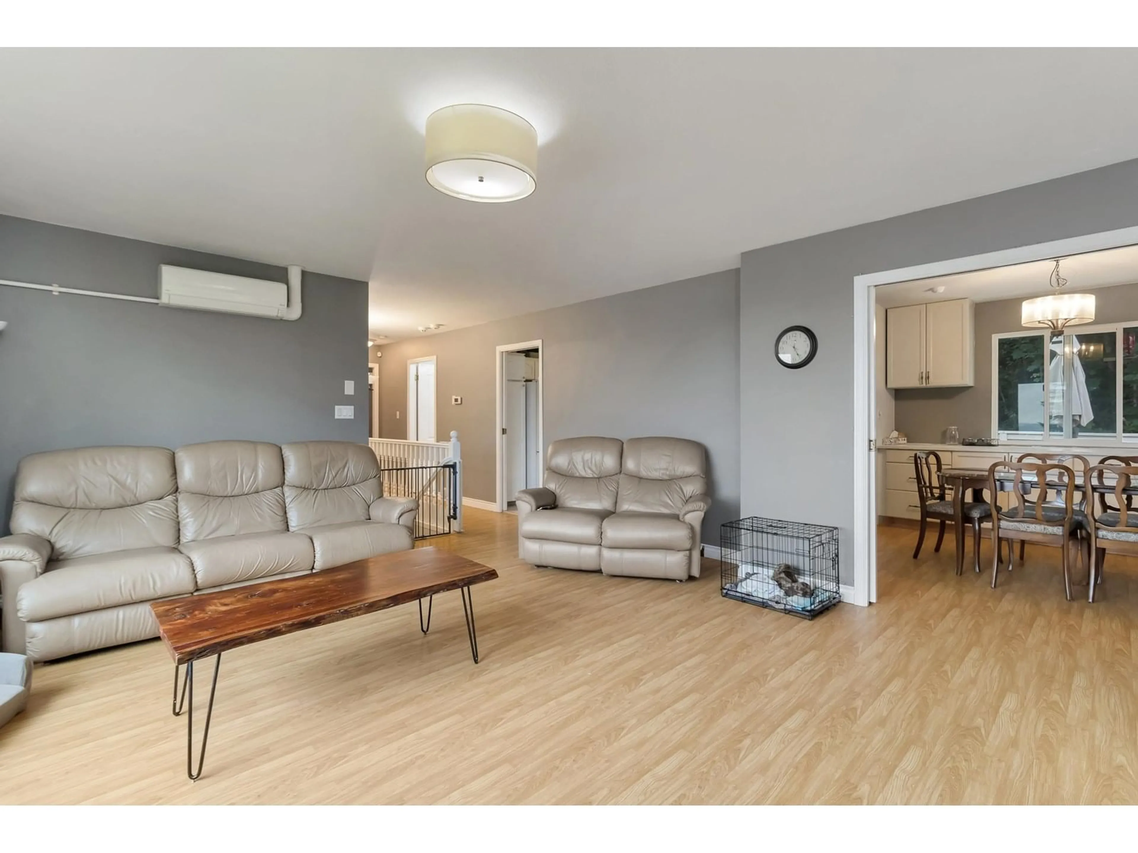 Living room with furniture, wood/laminate floor for 32173 BUFFALO, Mission British Columbia V2V4P5