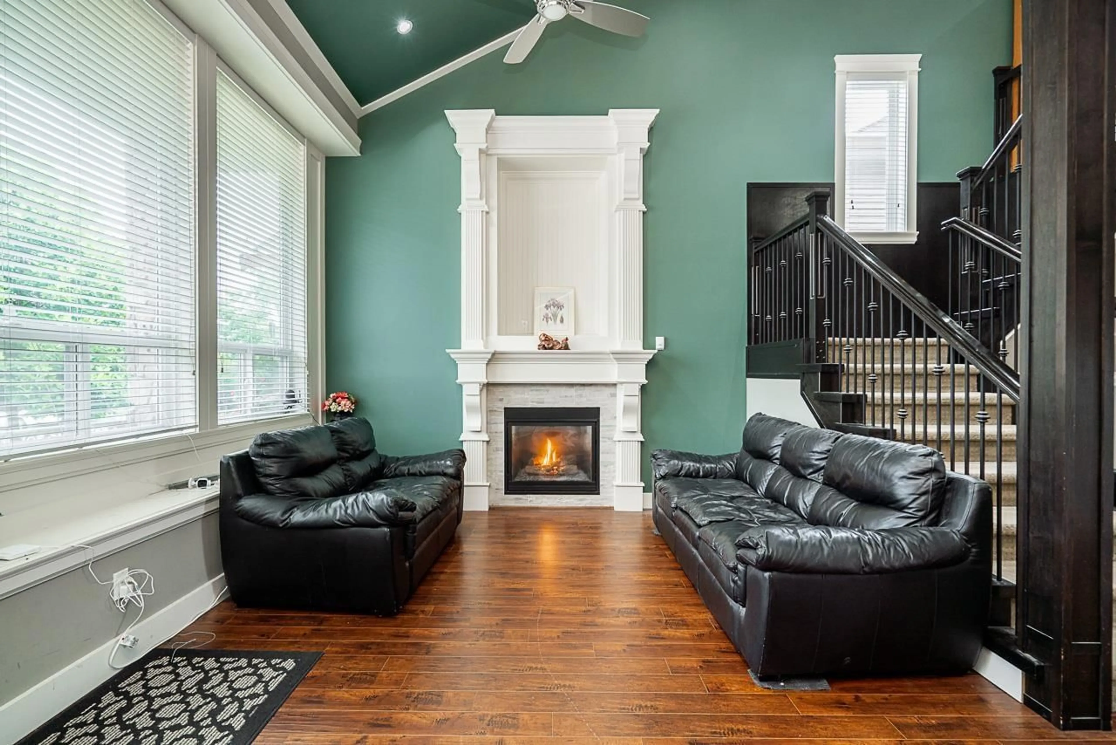 Living room with furniture, unknown for 18852 55, Surrey British Columbia V3S6S4