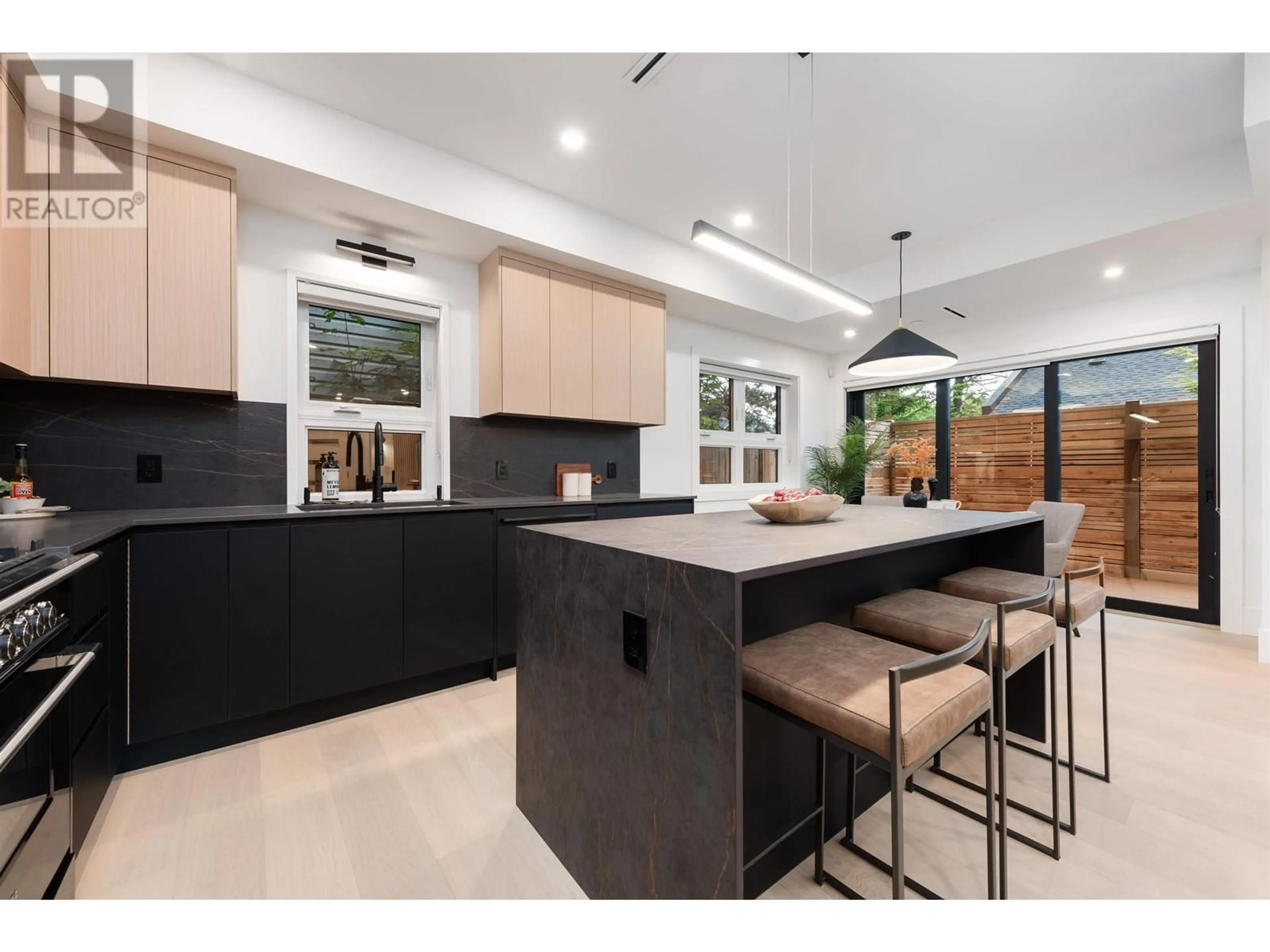Open concept kitchen, ceramic/tile floor for 5 - 369 33RD AVENUE, Vancouver British Columbia V5V2Z8