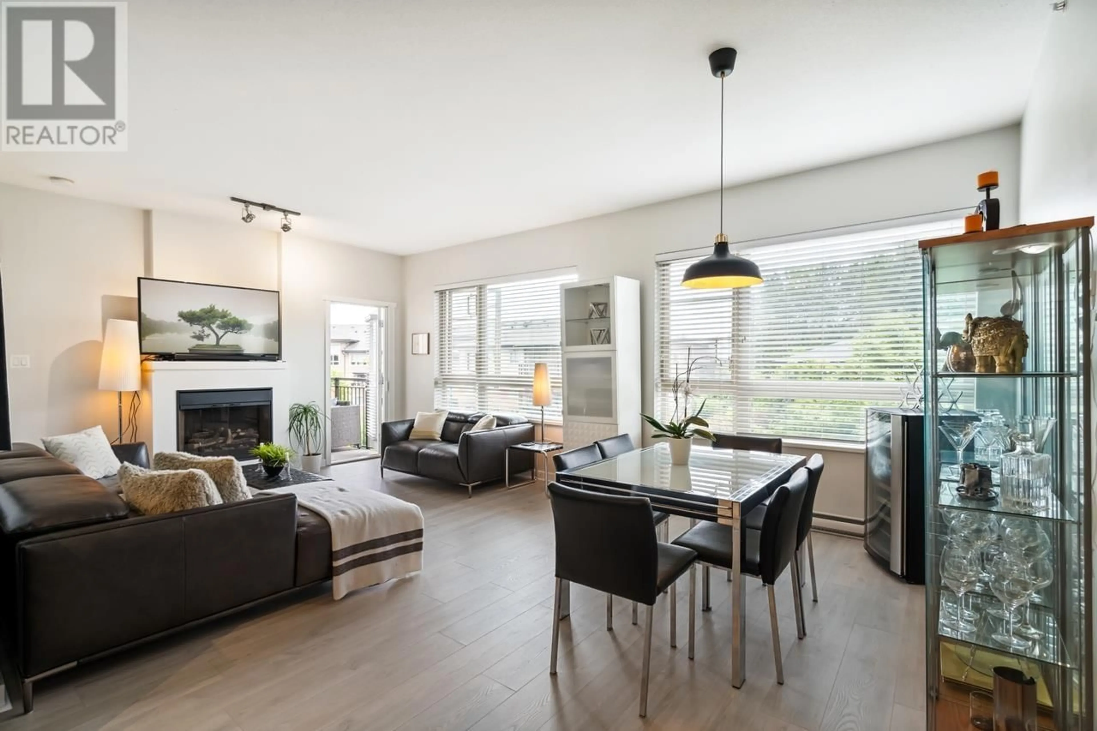 Living room with furniture, unknown for 413 - 701 KLAHANIE DRIVE, Port Moody British Columbia V3H5L6