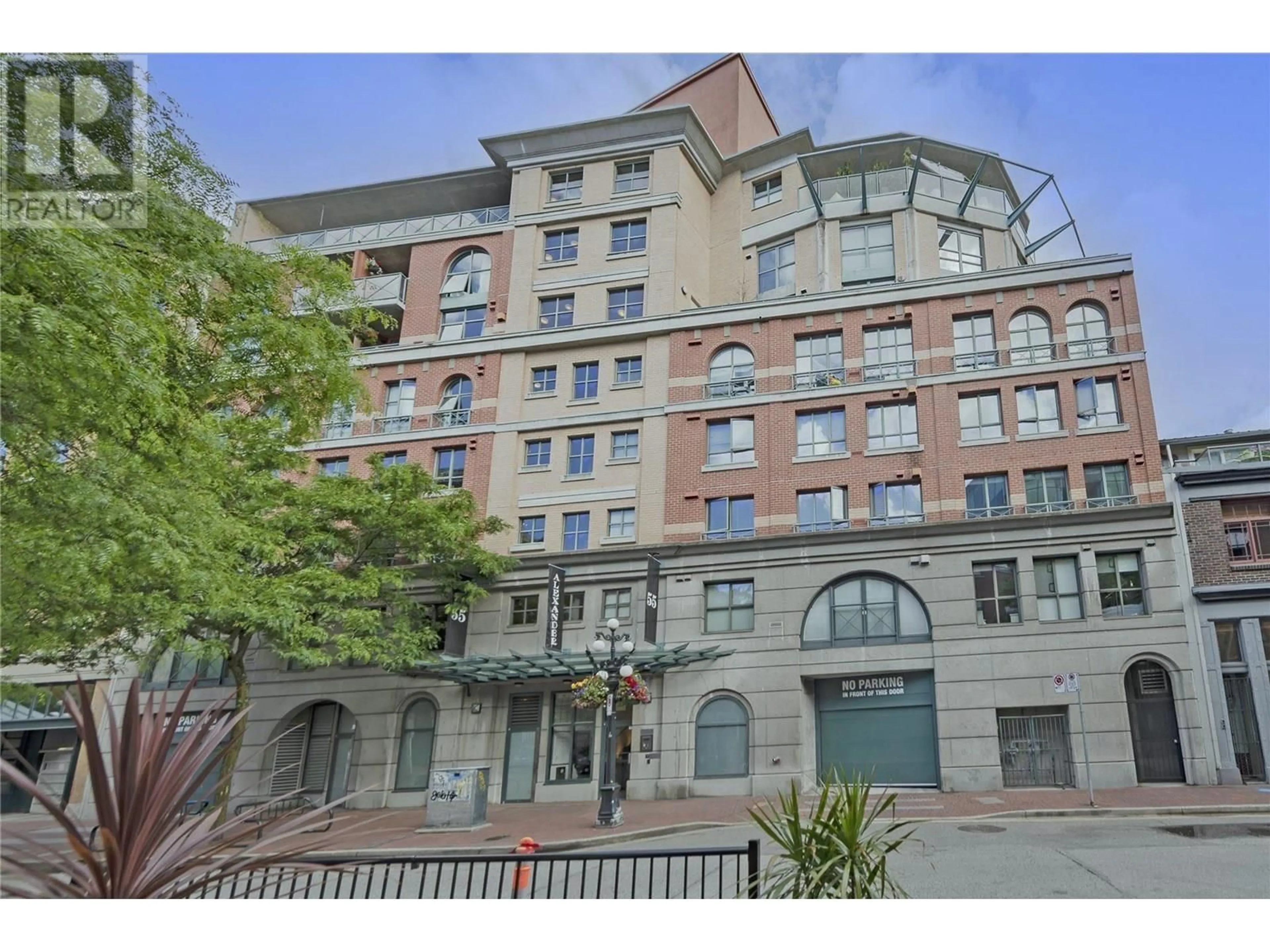 Indoor foyer for 604 - 55 ALEXANDER STREET, Vancouver British Columbia V6A1B2