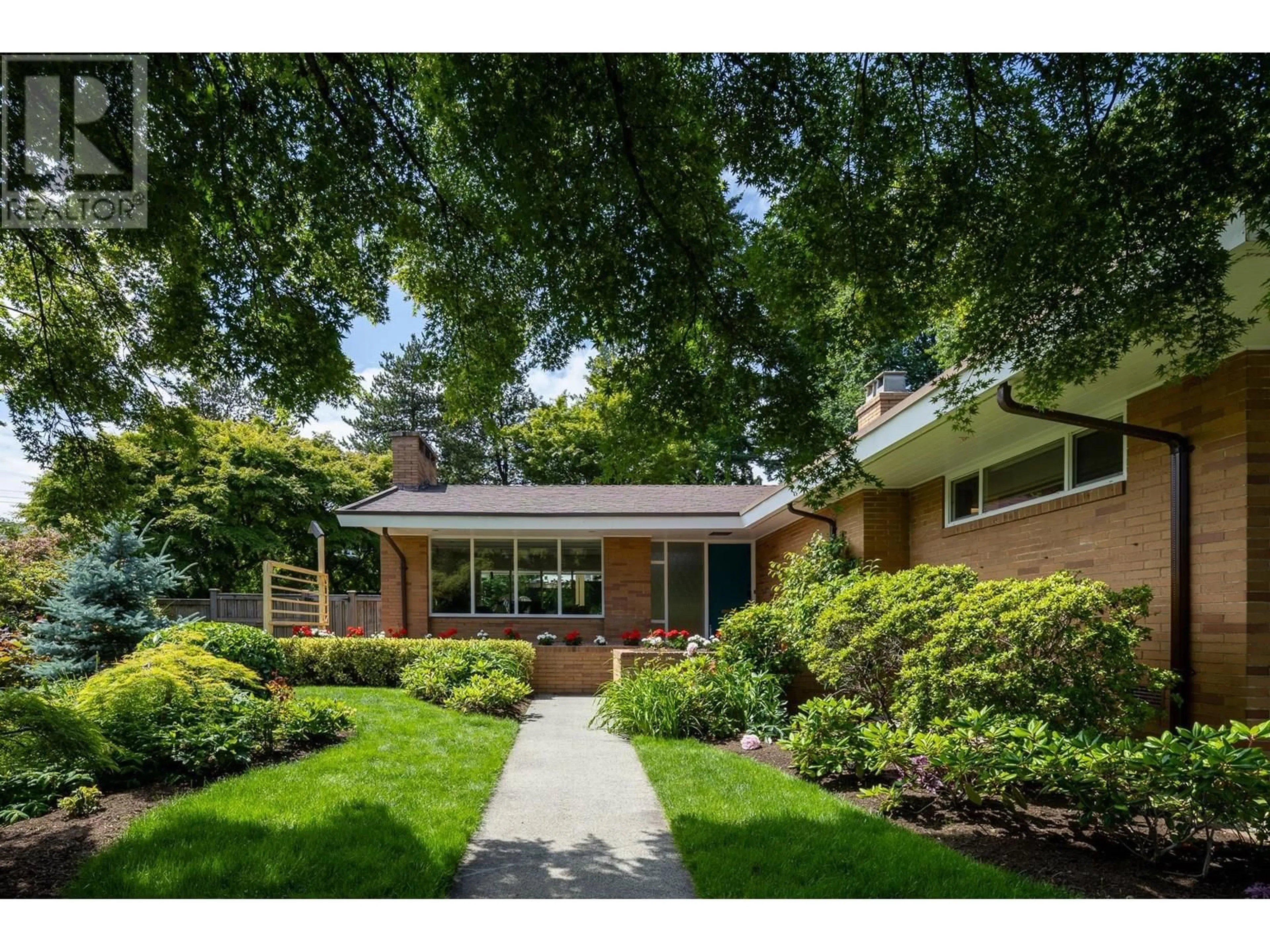 Home with brick exterior material, street for 109 COLLEGE COURT, New Westminster British Columbia V3L1K8
