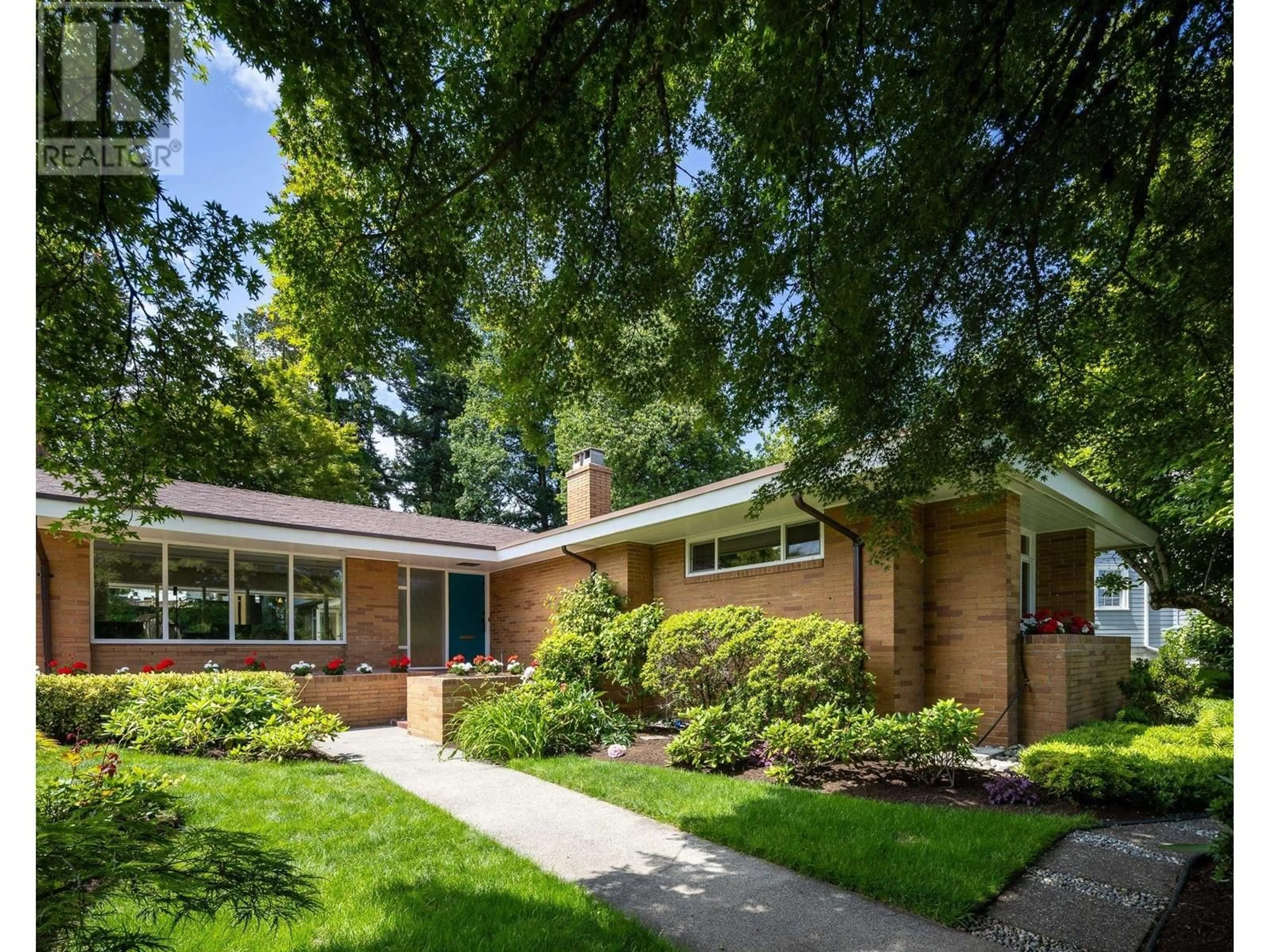 Home with brick exterior material, street for 109 COLLEGE COURT, New Westminster British Columbia V3L1K8