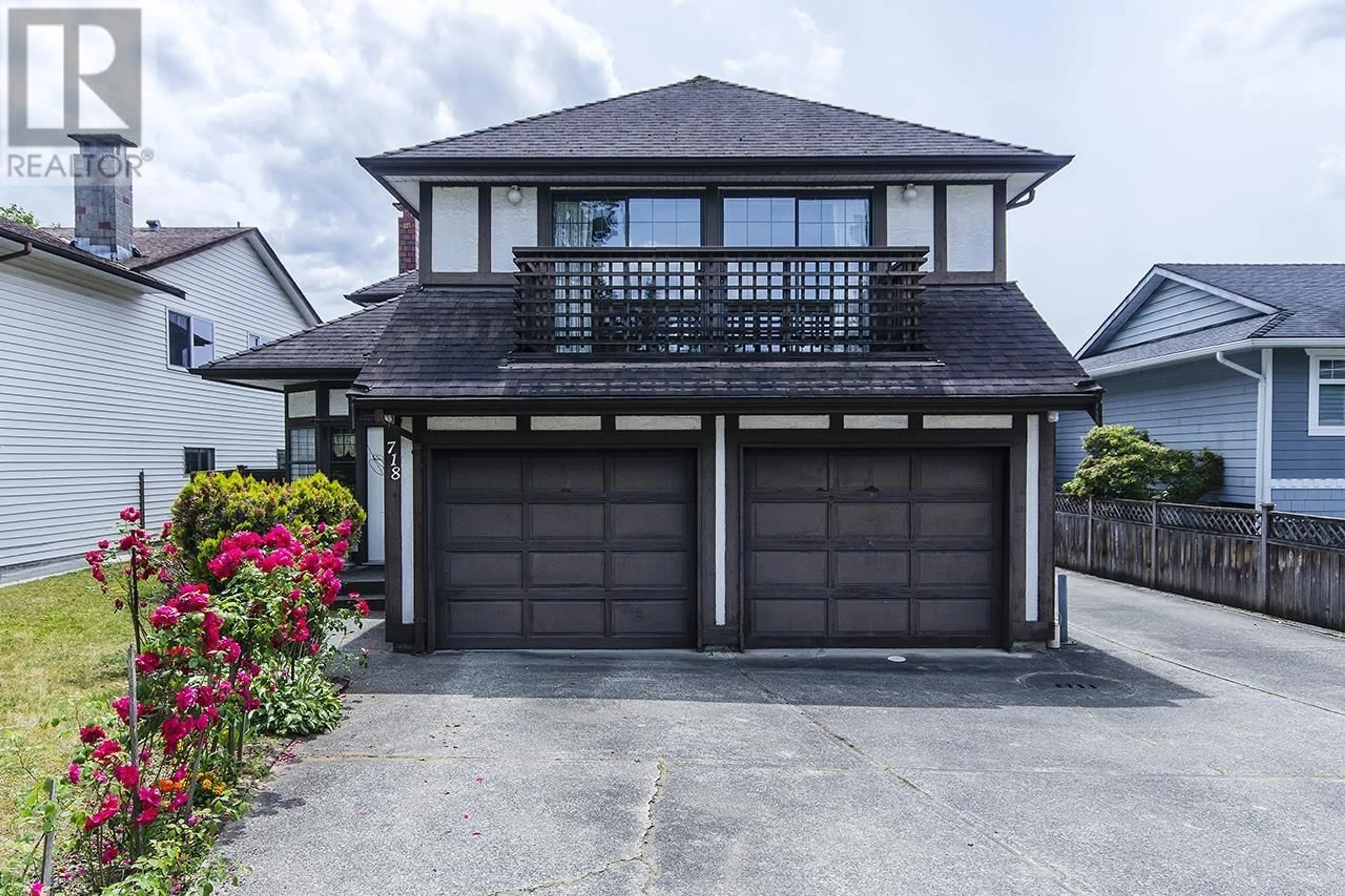 Home with vinyl exterior material, street for 718 FOSTER AVENUE, Coquitlam British Columbia V3J7P7