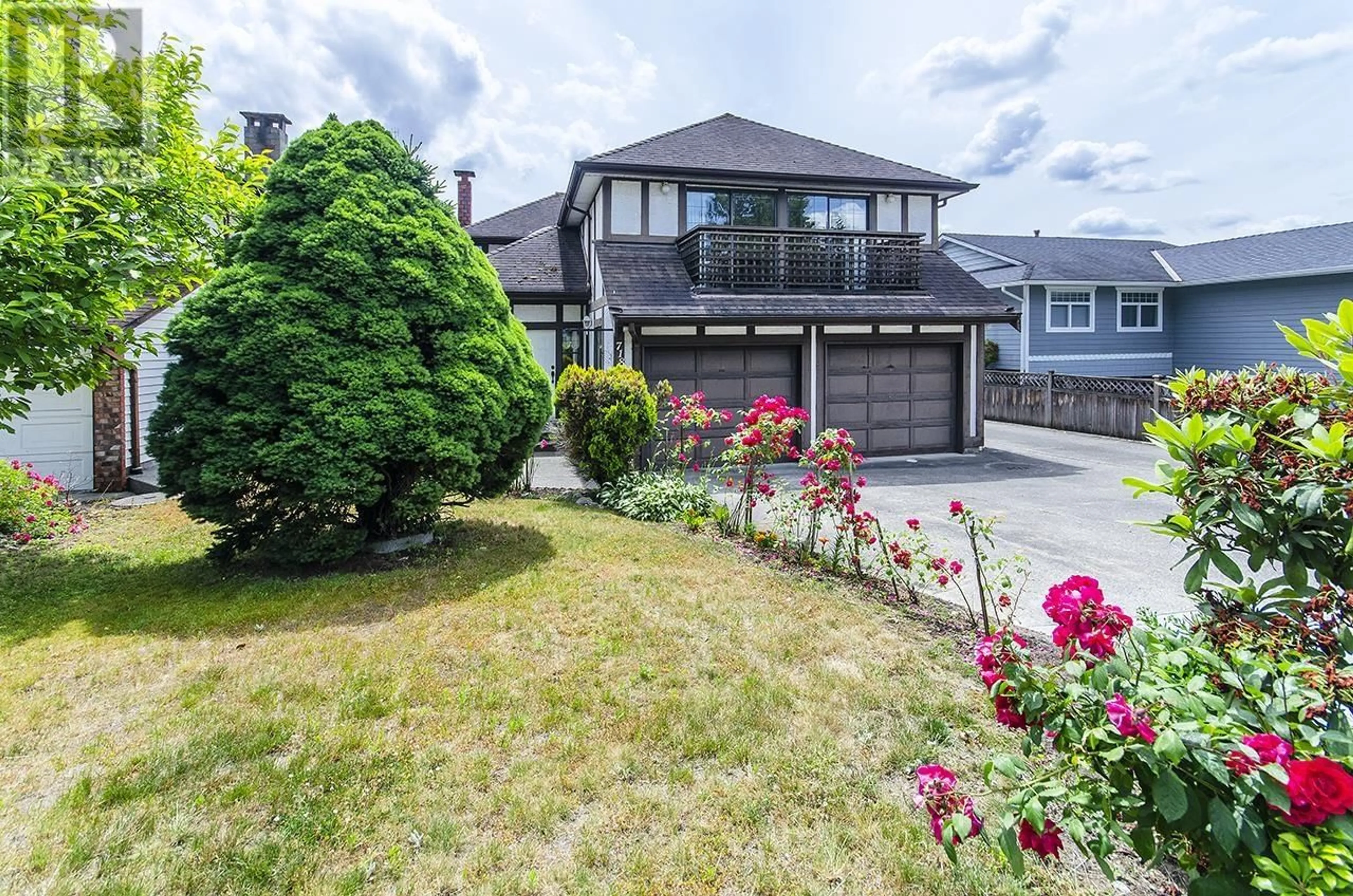 Home with vinyl exterior material, street for 718 FOSTER AVENUE, Coquitlam British Columbia V3J7P7