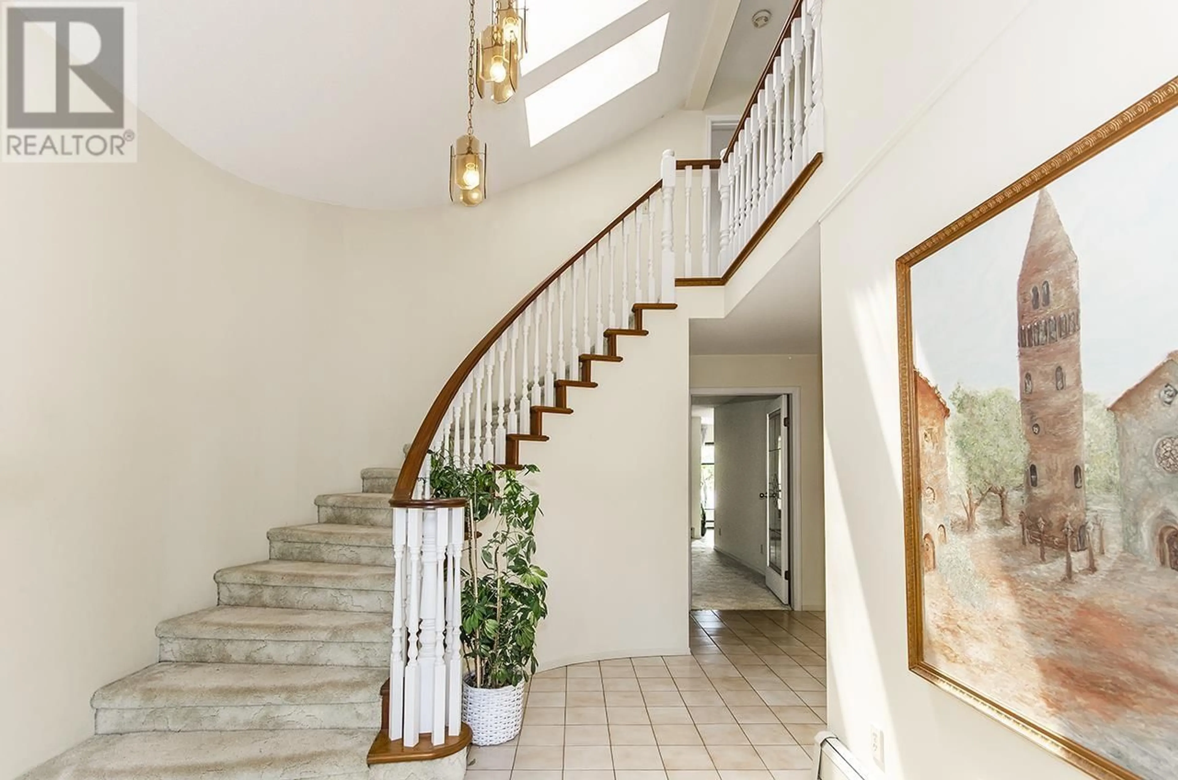 Indoor foyer for 718 FOSTER AVENUE, Coquitlam British Columbia V3J7P7