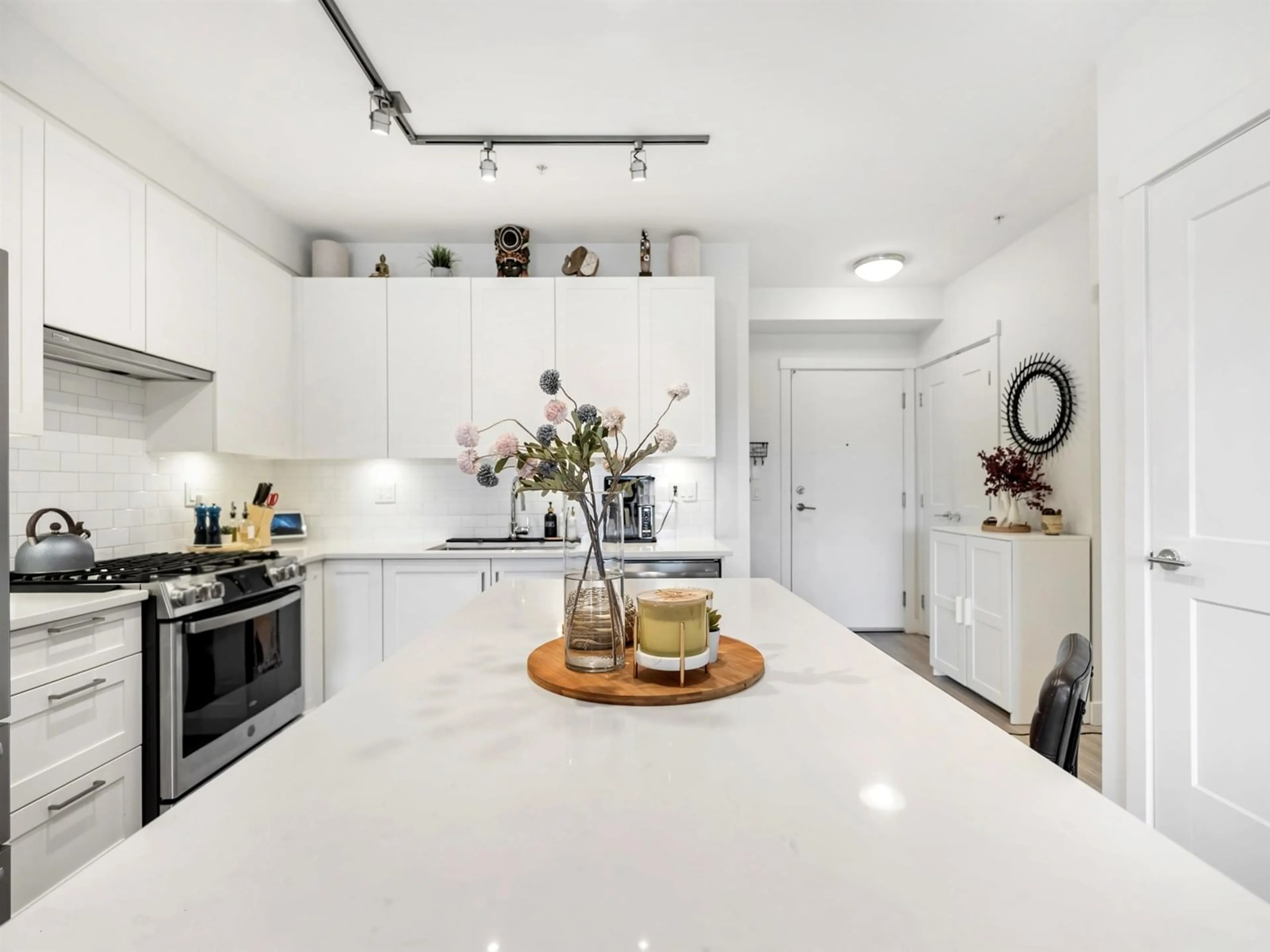 Open concept kitchen, unknown for 519 - 20673 78, Langley British Columbia V2Y3K1