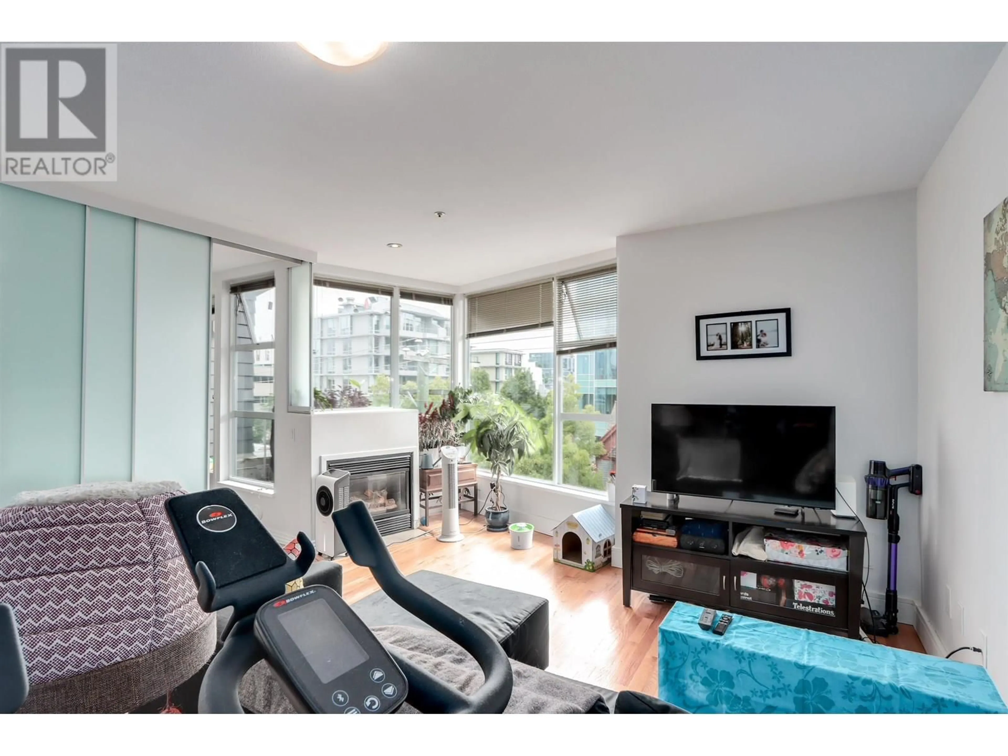 Living room with furniture, unknown for 314 - 638 7TH AVENUE, Vancouver British Columbia V5Z1B5