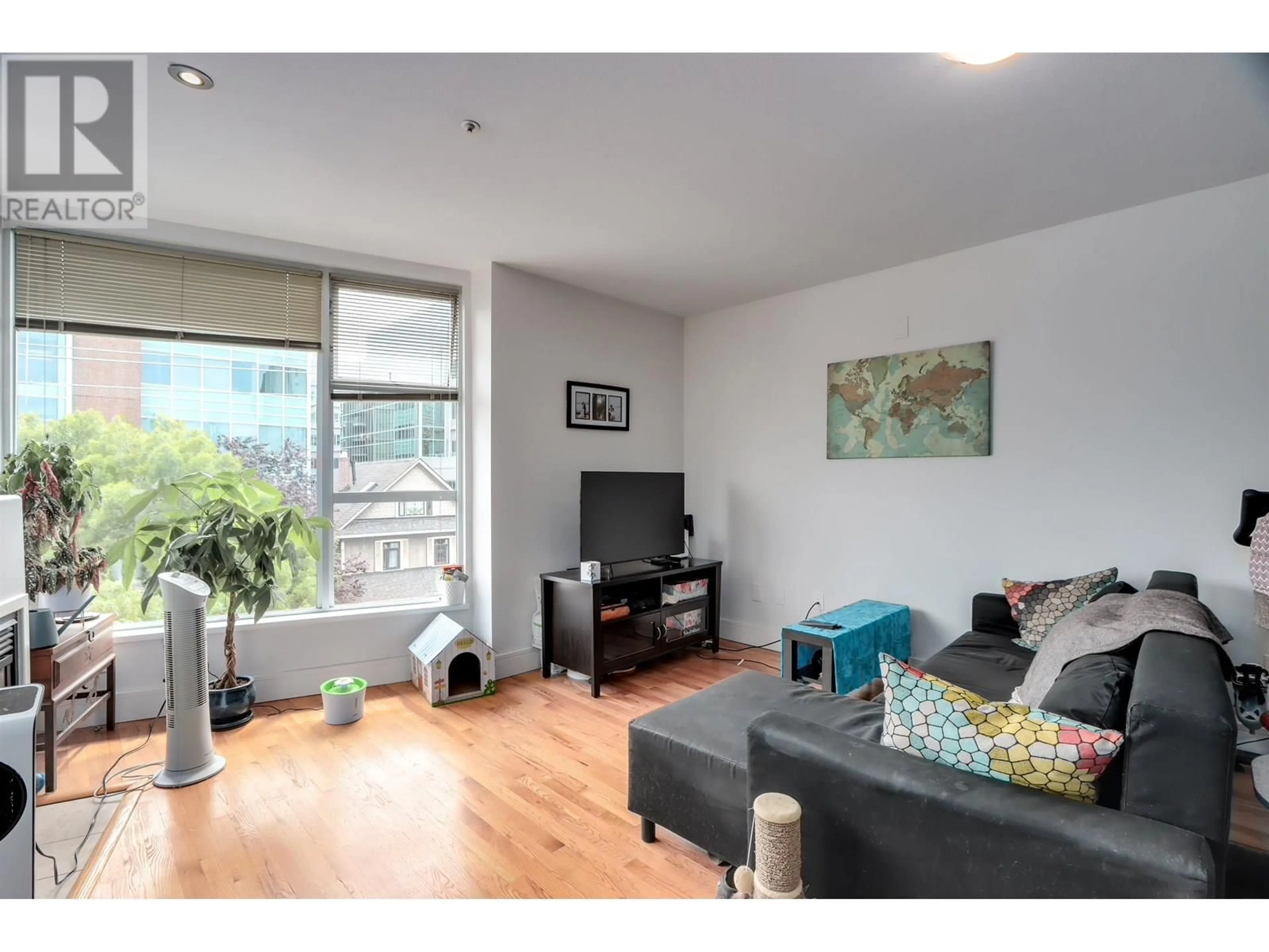 Living room with furniture, wood/laminate floor for 314 - 638 7TH AVENUE, Vancouver British Columbia V5Z1B5