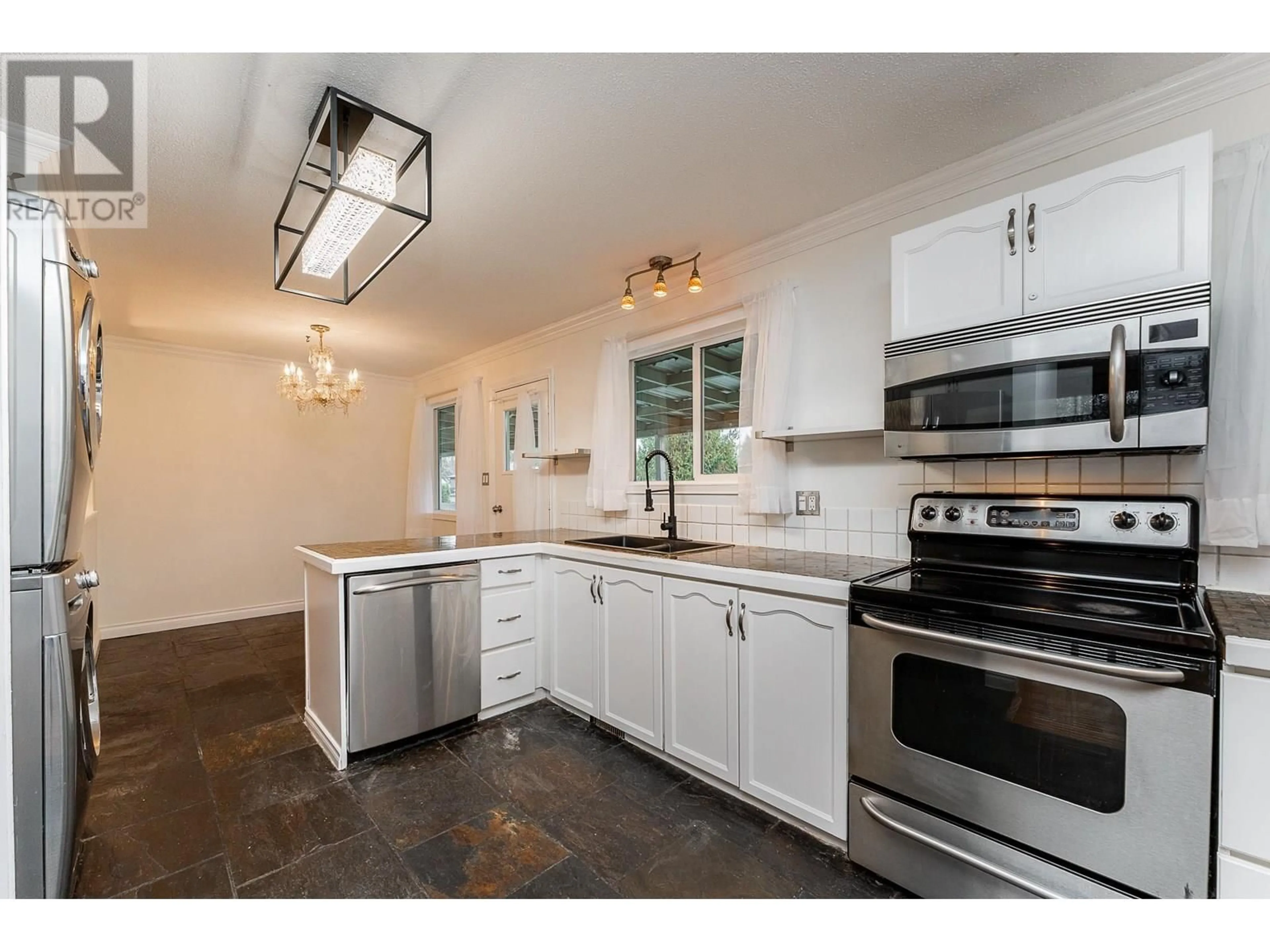 Open concept kitchen, ceramic/tile floor for 3971 HAMILTON STREET, Port Coquitlam British Columbia V3B3A8